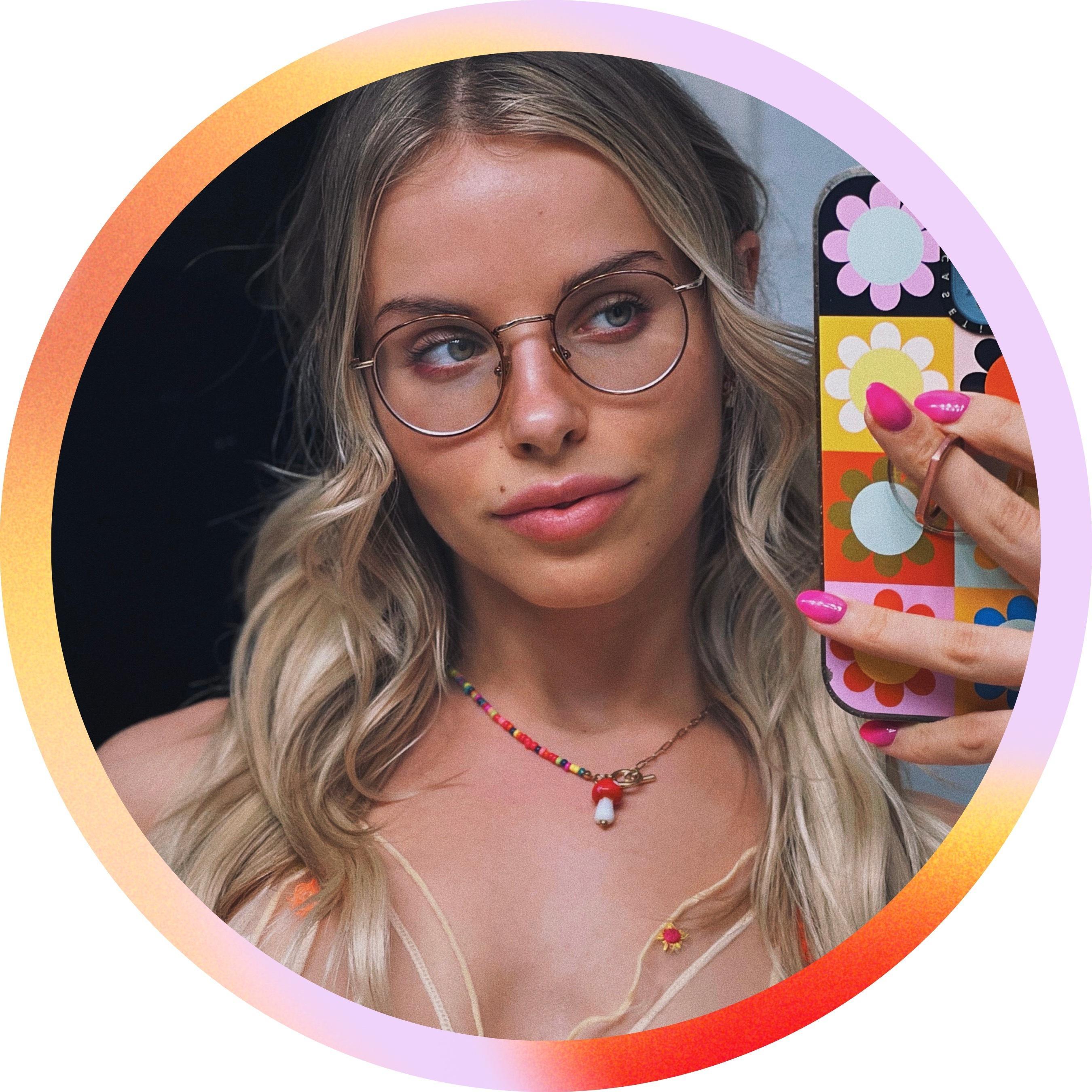 ✿ Bobbie profile image