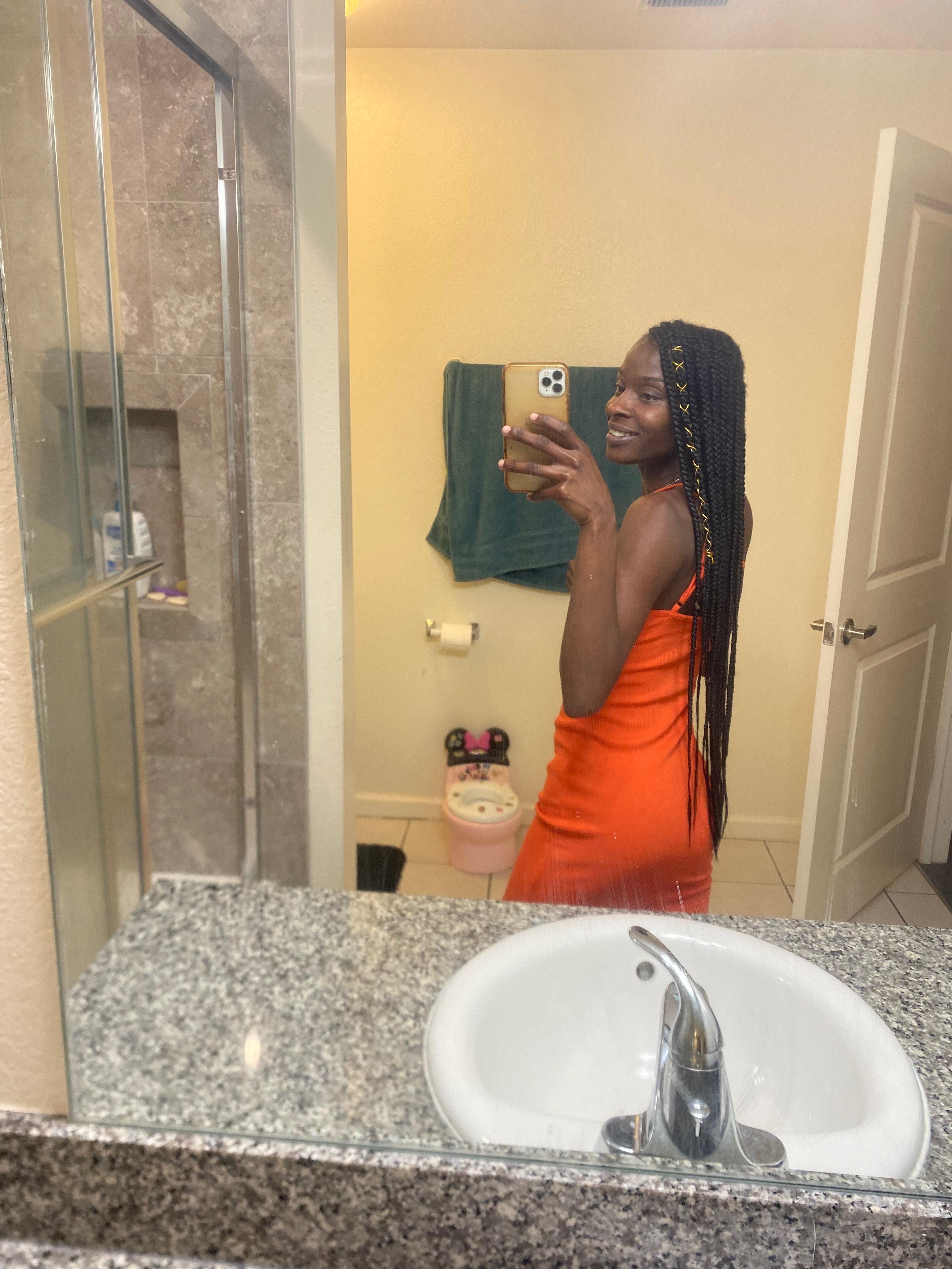 VèVè profile image