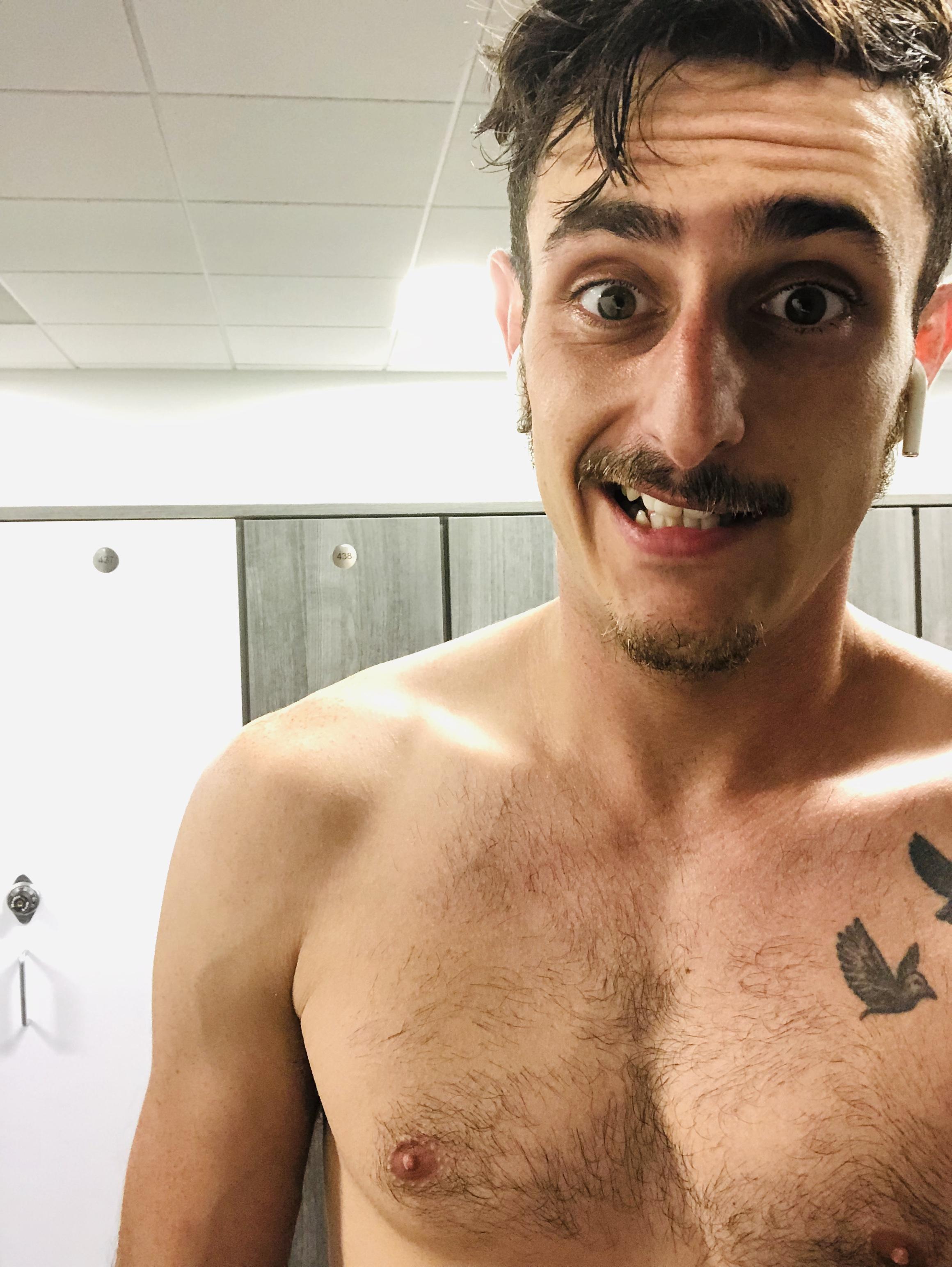 Leopour profile image