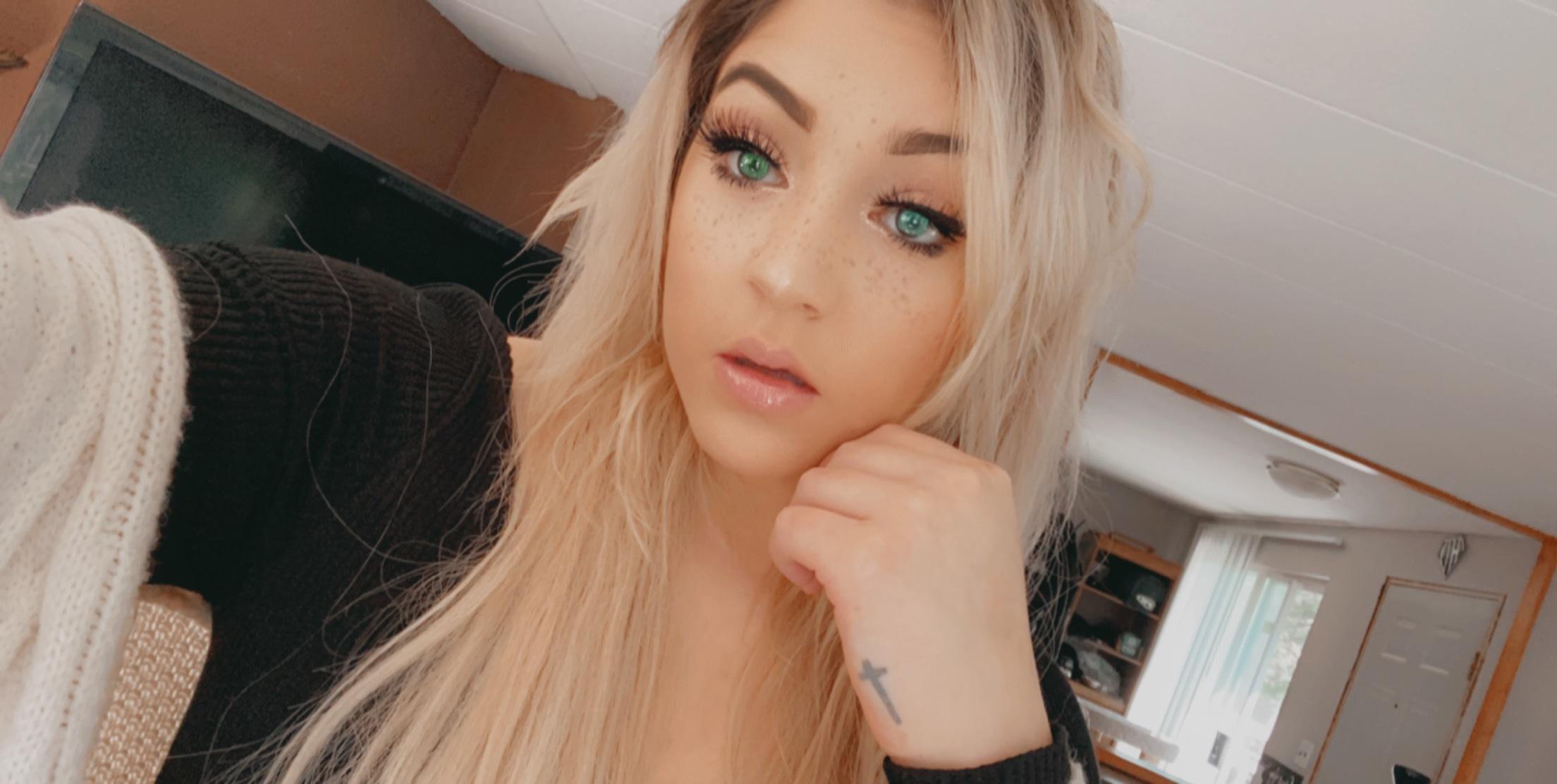 Emilyxoxo profile image