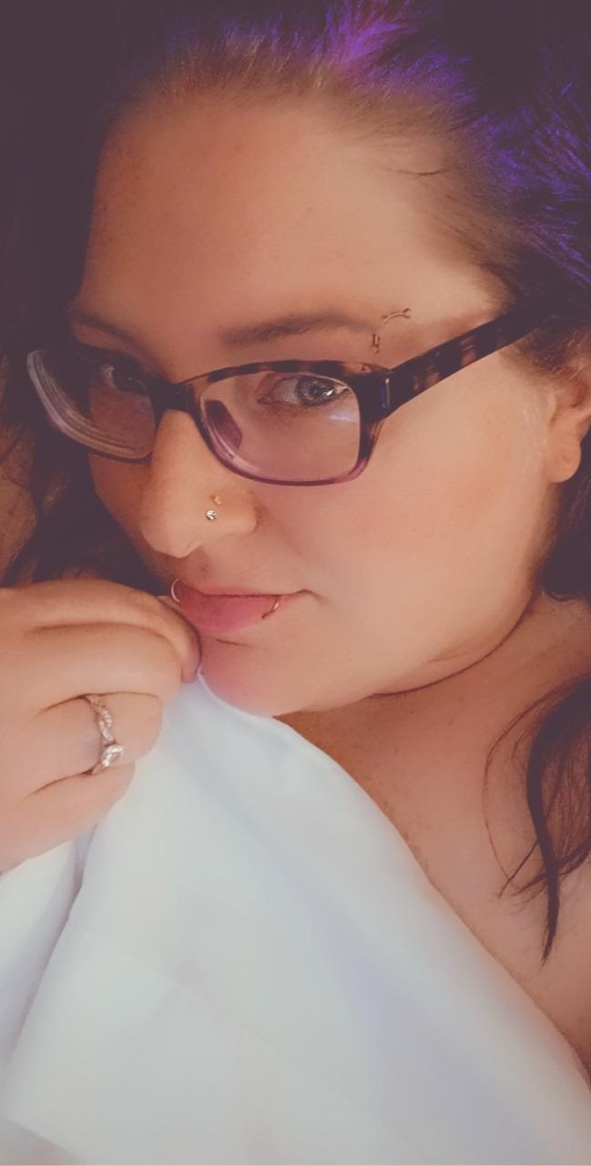 PrettyEyesChubbyThighs profile image