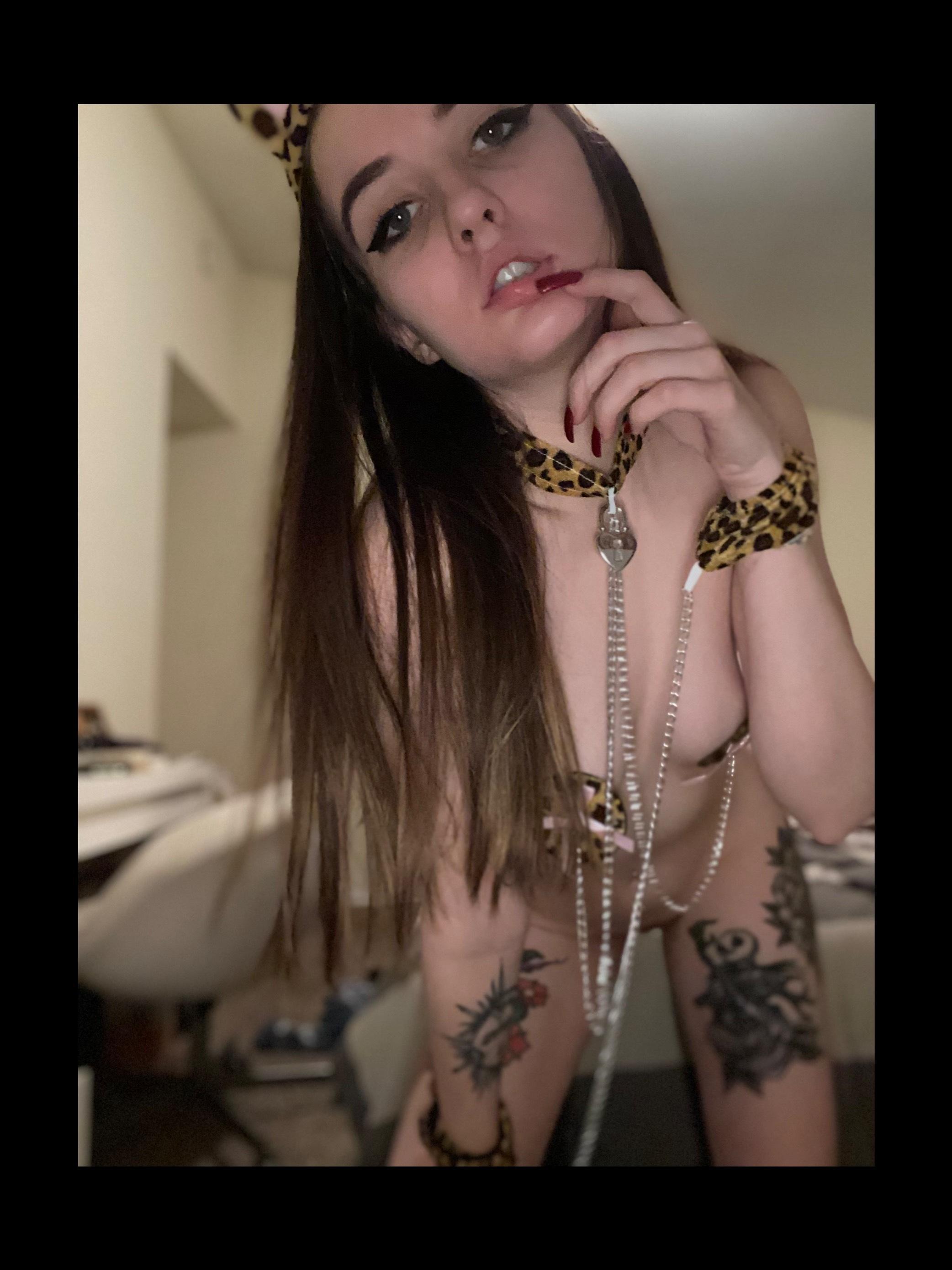 RILEY 3.9%🌏🥺Sugar daddy needed ASAP profile image