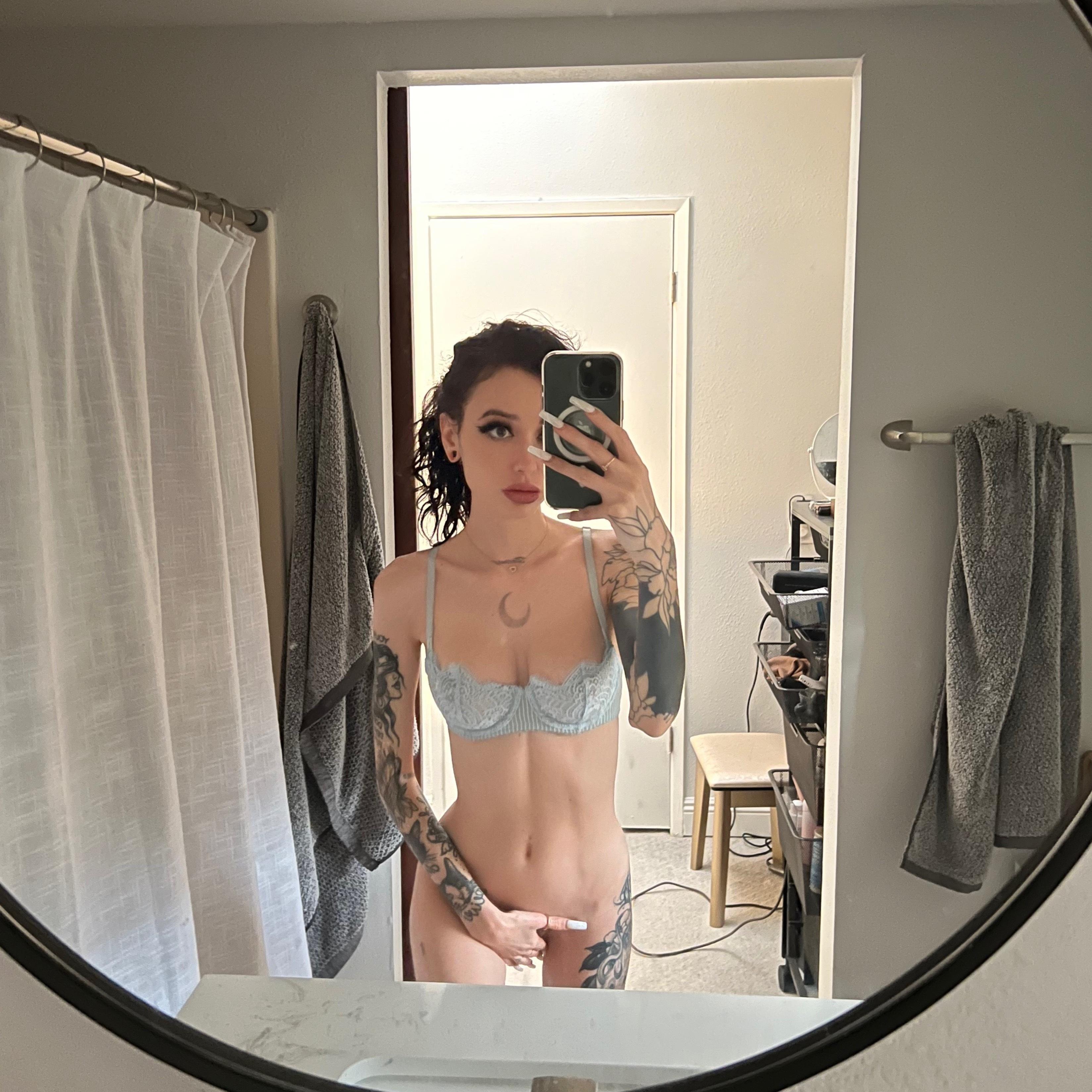 Stormy Summers (sixginn) profile image