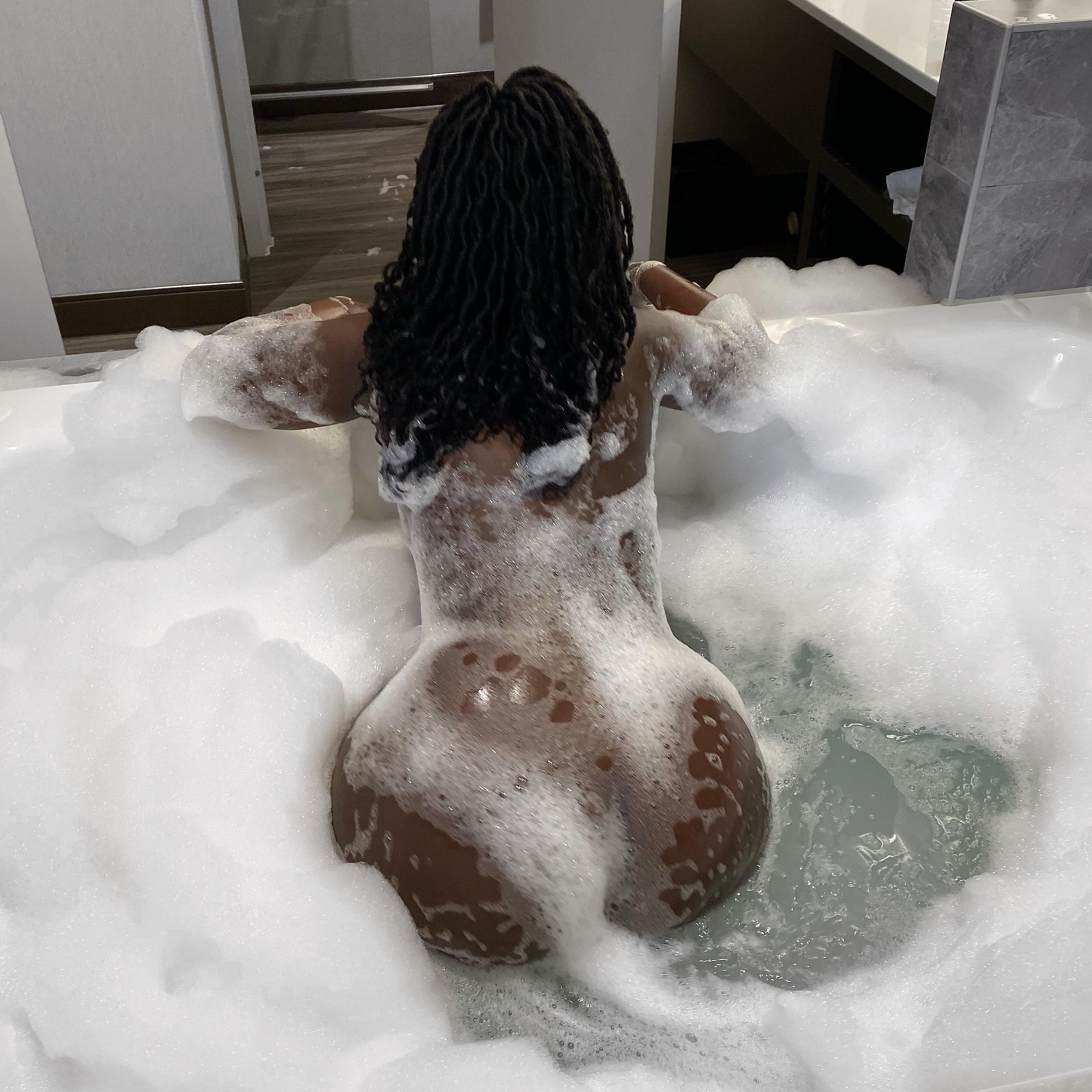 CurvyandNatural profile image