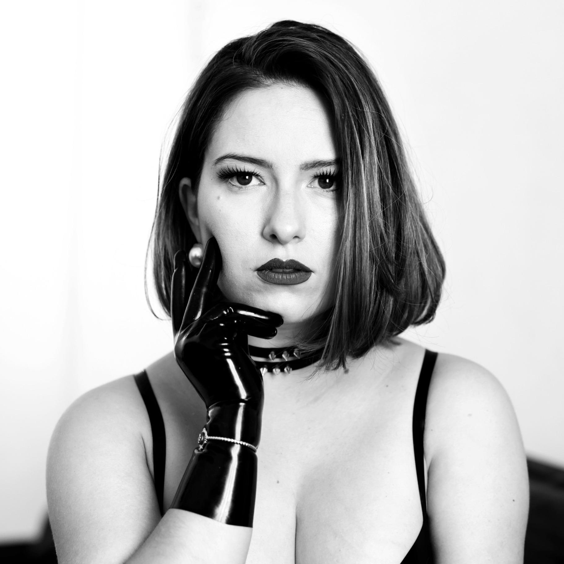 Maîtresse Viola Fethory profile image