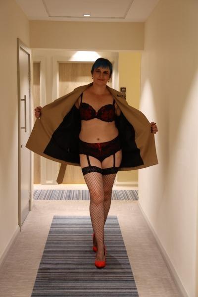 Leggy Model profile image