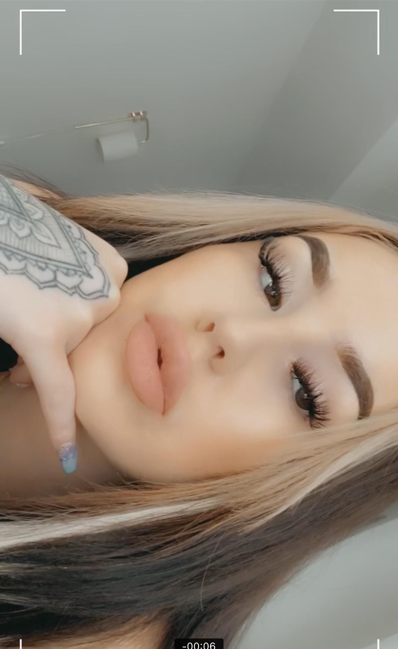 L 💋 profile image