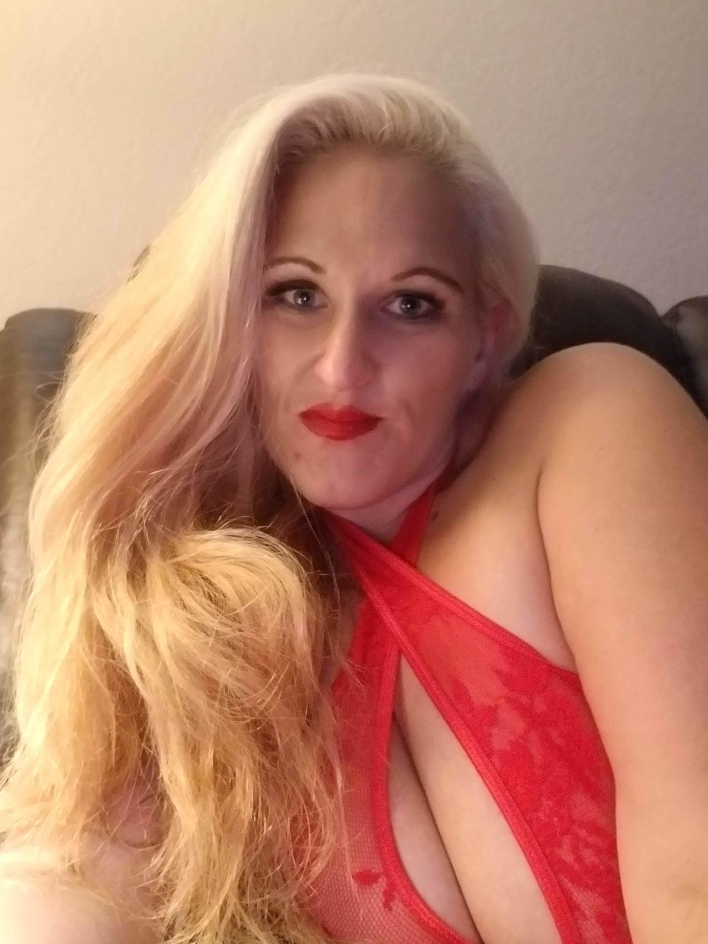 Liz Love profile image