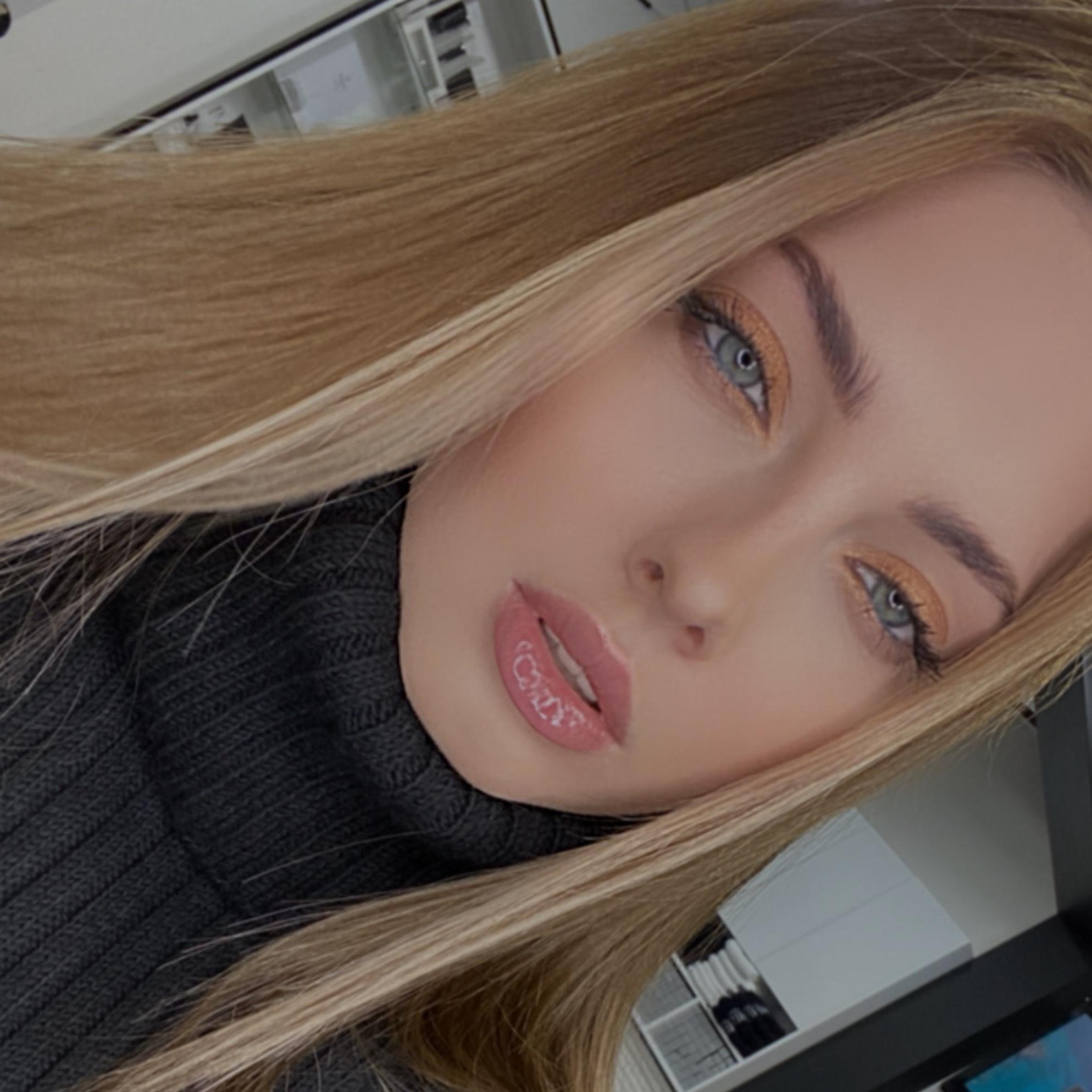 Helen🫶🏼 profile image