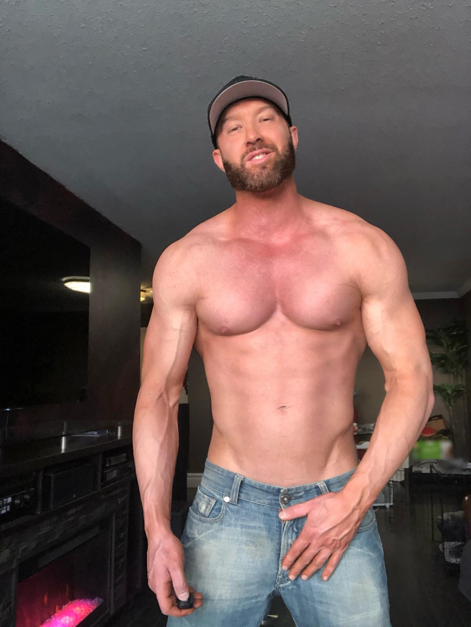 Your Fav 𝐃𝐀𝐃𝐃𝐘 𝐃𝐑𝐄𝐖😈🍆💦 profile image