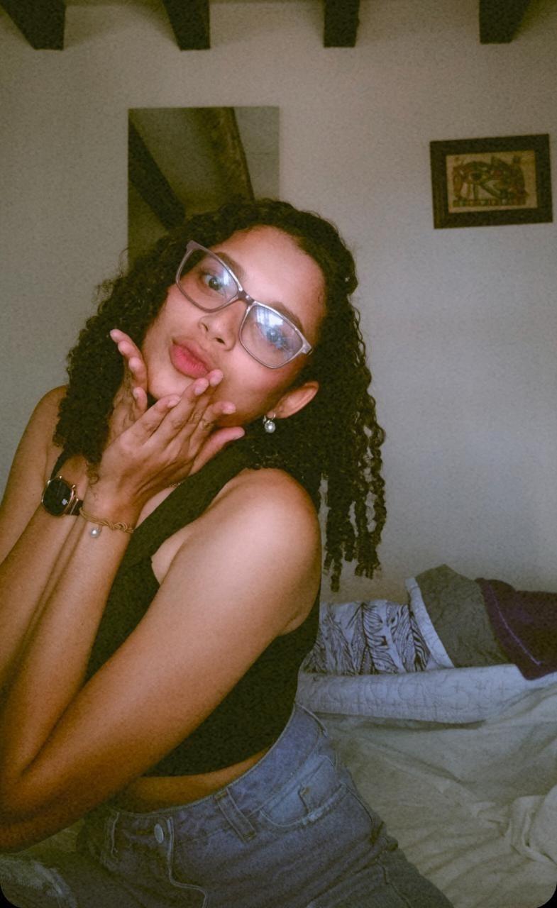 Lily 🌹🌺 19 profile image