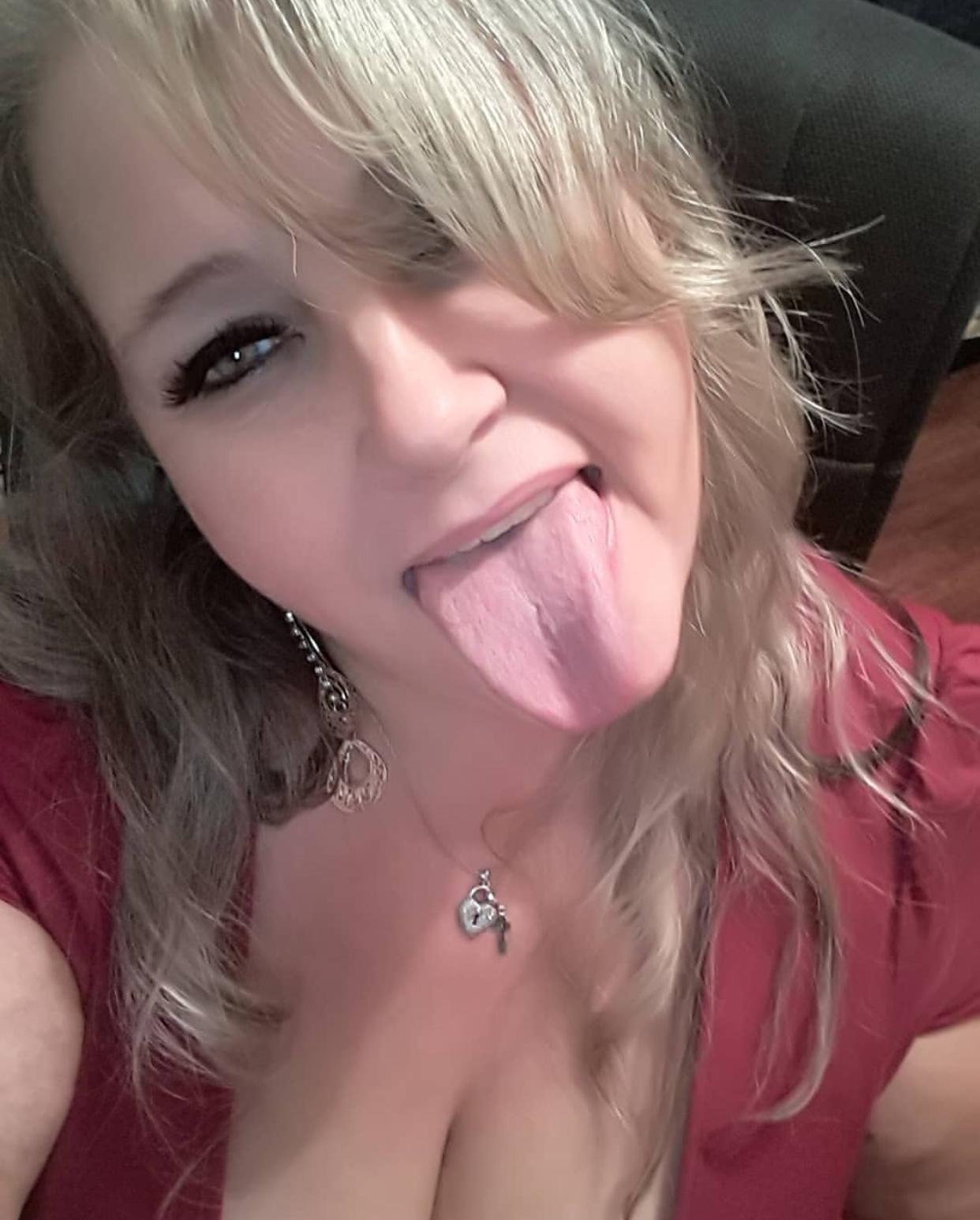 Queen Curvy Cyan profile image