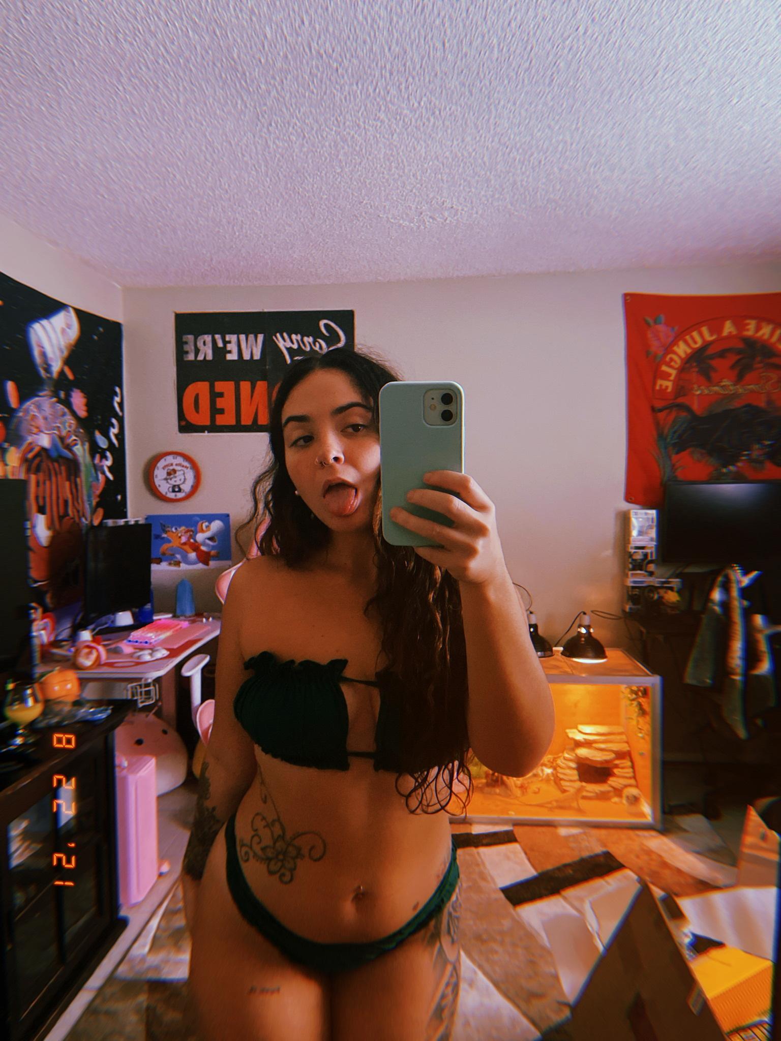 Violet Skye profile image