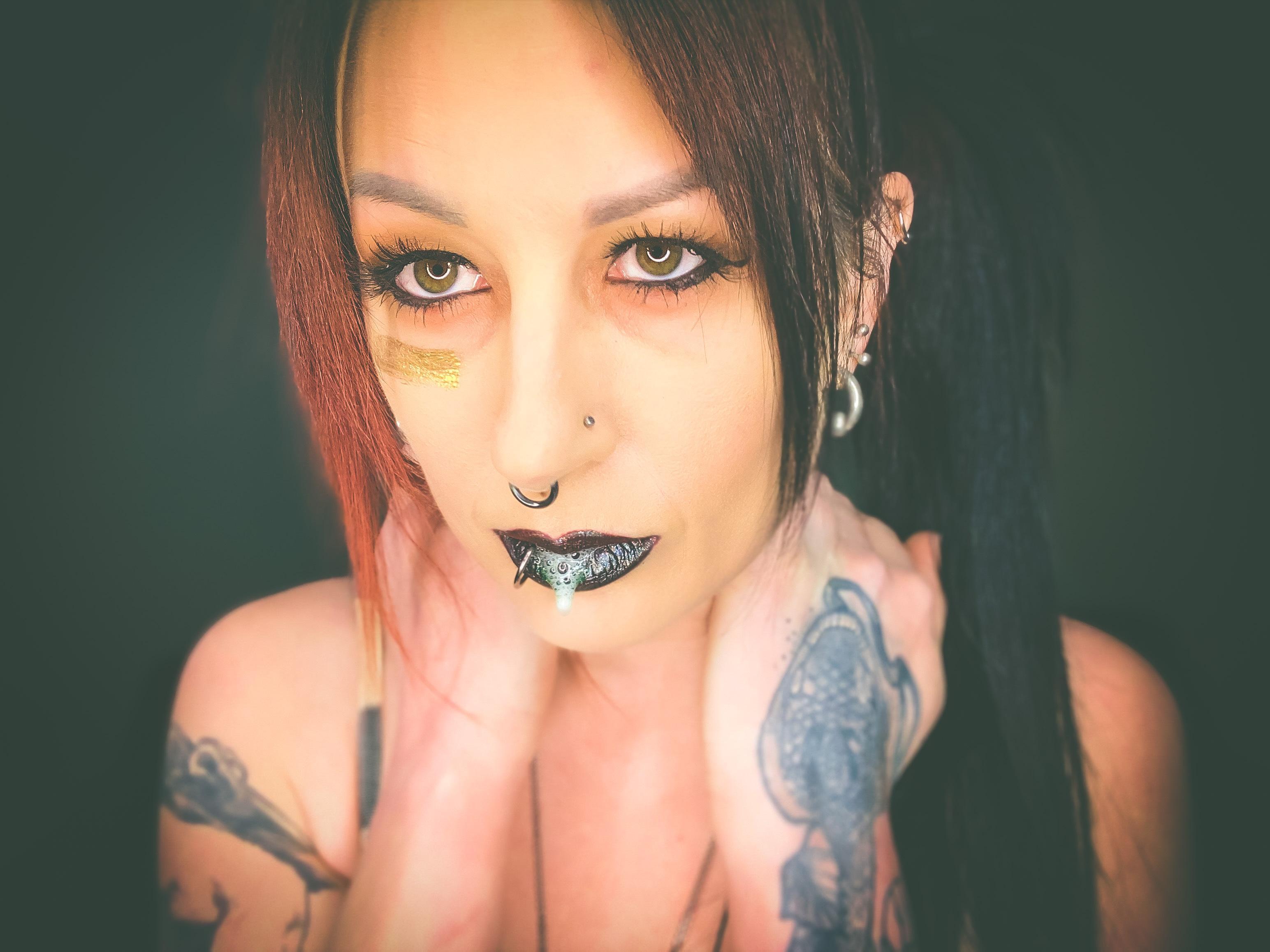 Courtney Crimson VIP profile image