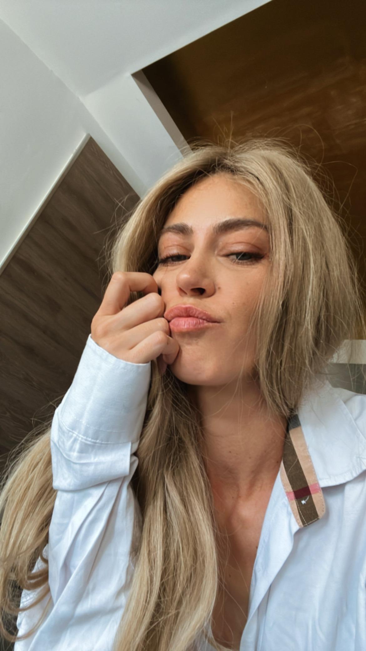 Cherry loves A n a L 🔥💙 profile image