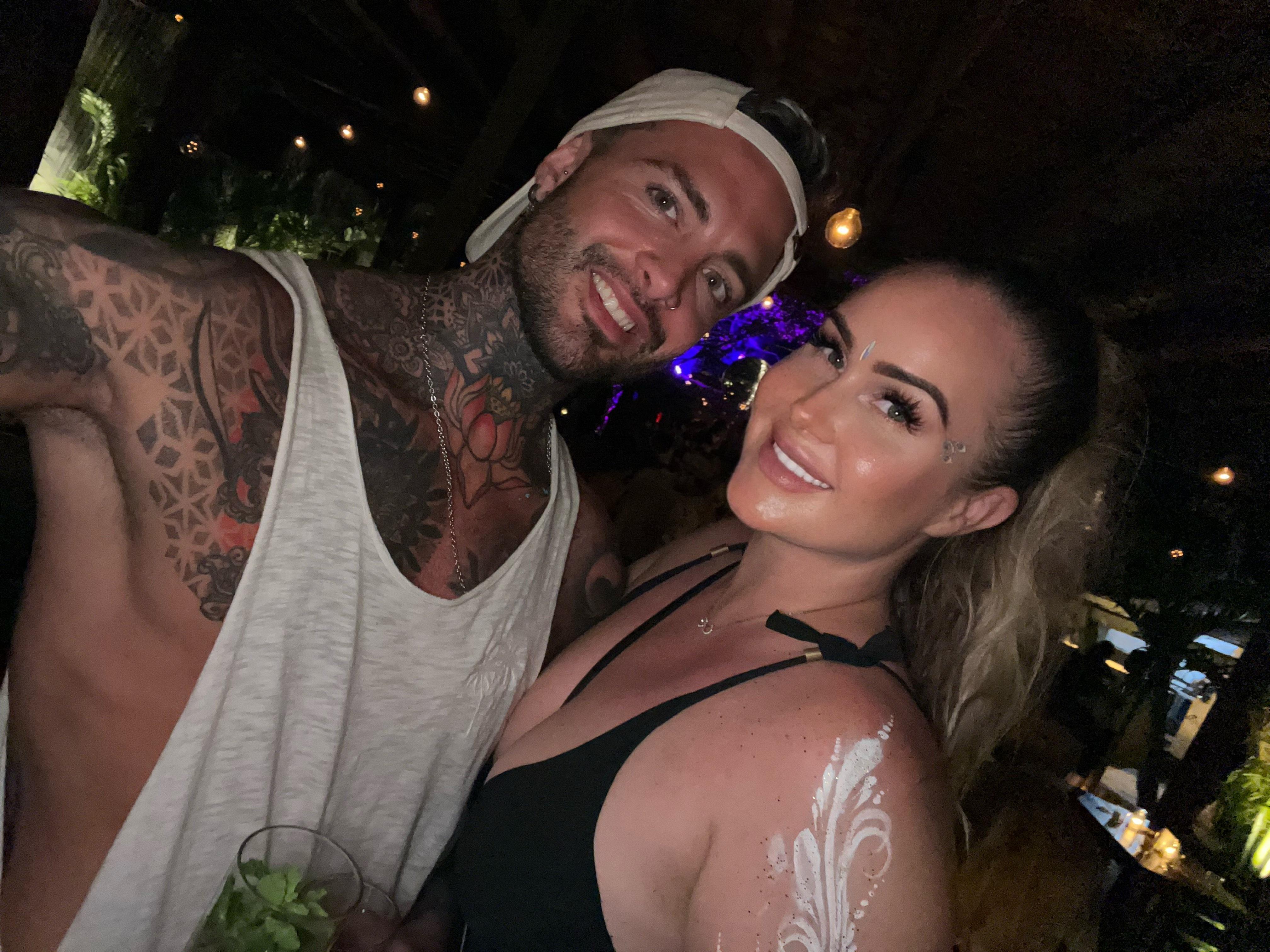 Famous friends that play 😈💦 profile image