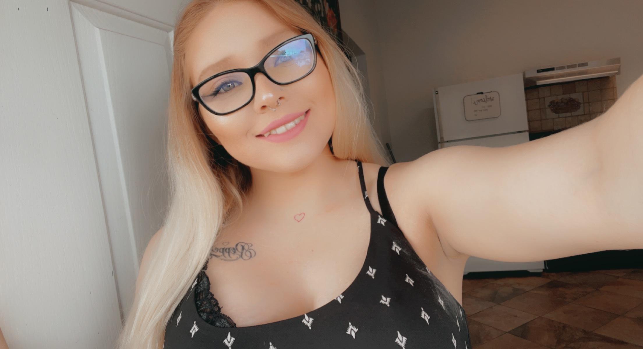 Phoebie profile image