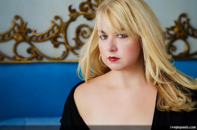 6 foot GLAMAZON HEAD GODDESS profile image