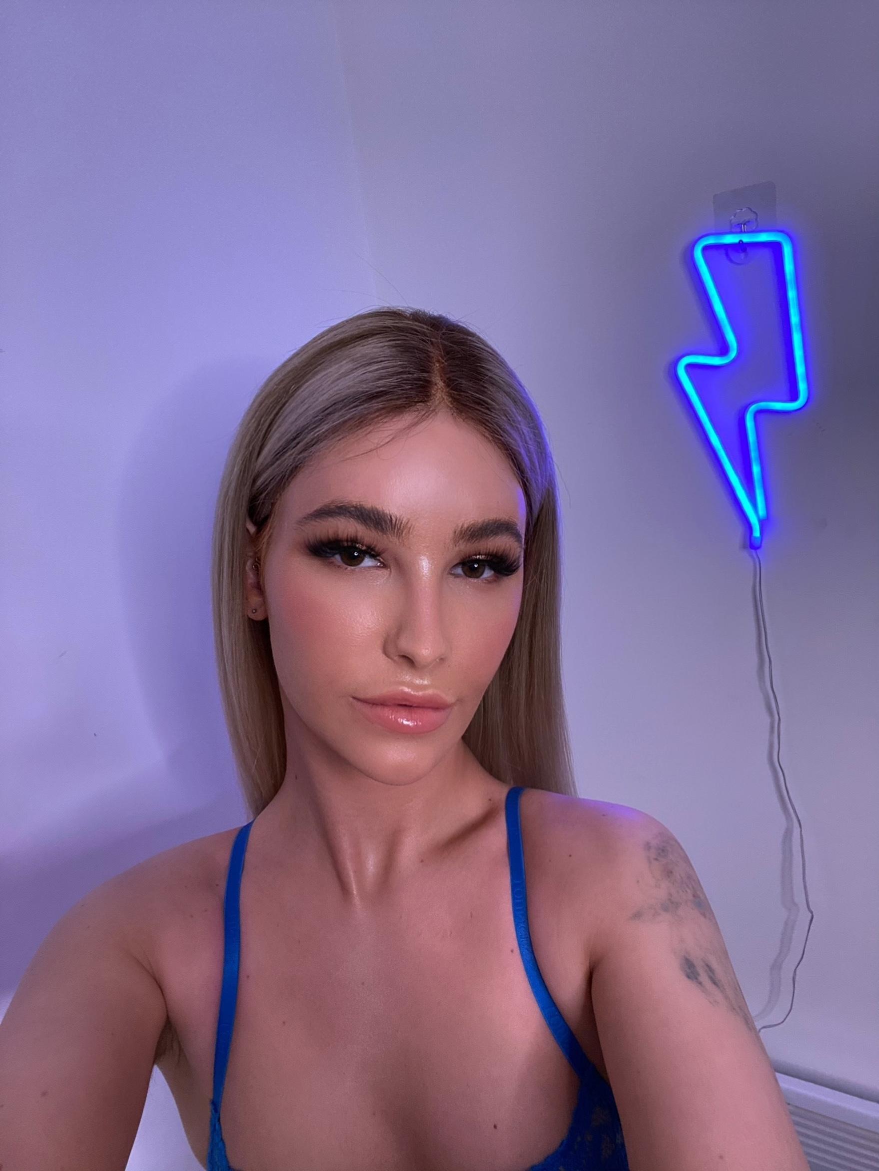 rosie cheeks (trans woman) profile image