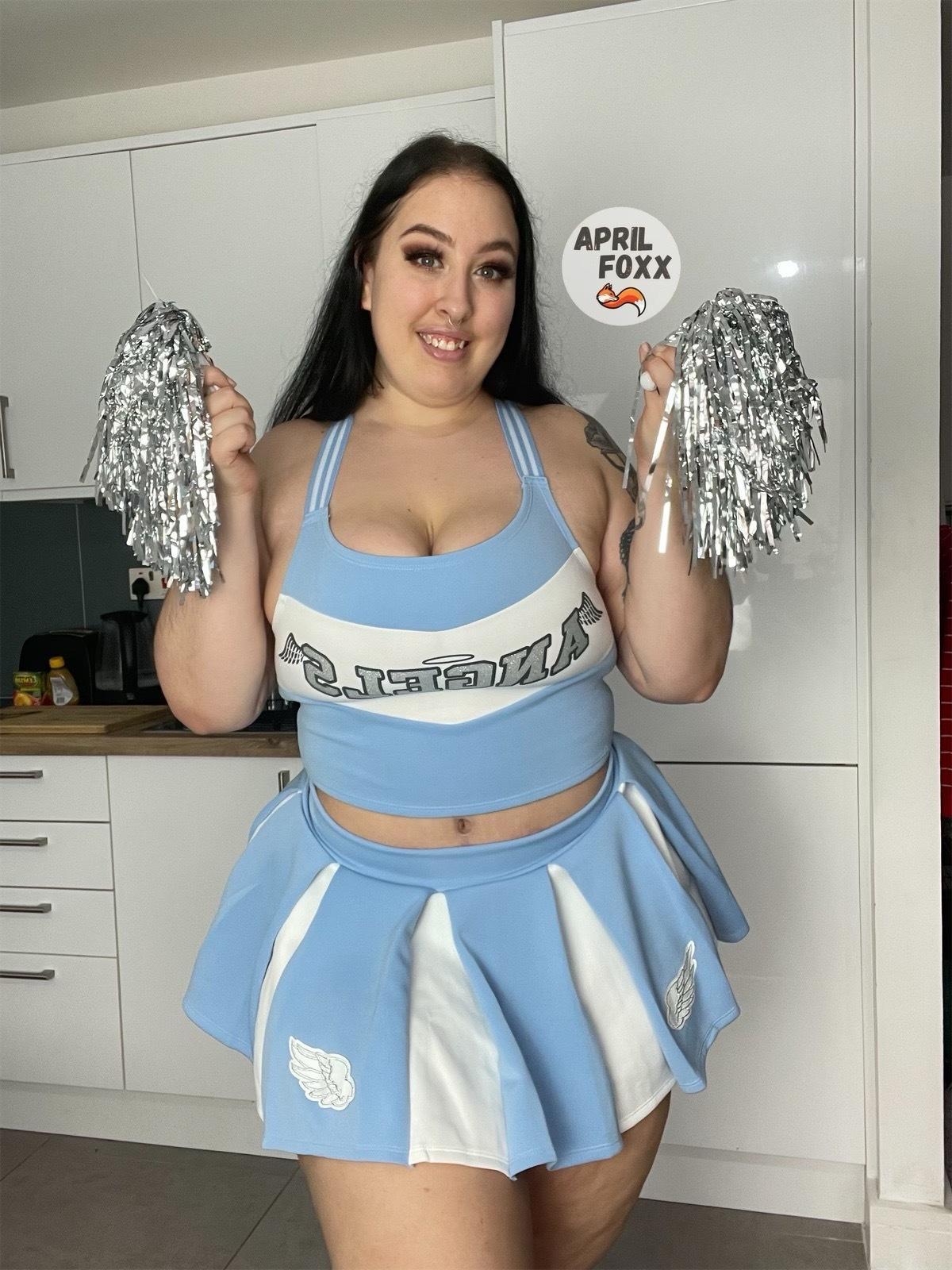 YOUR GIRLFRIEND APRIL 😙 profile image