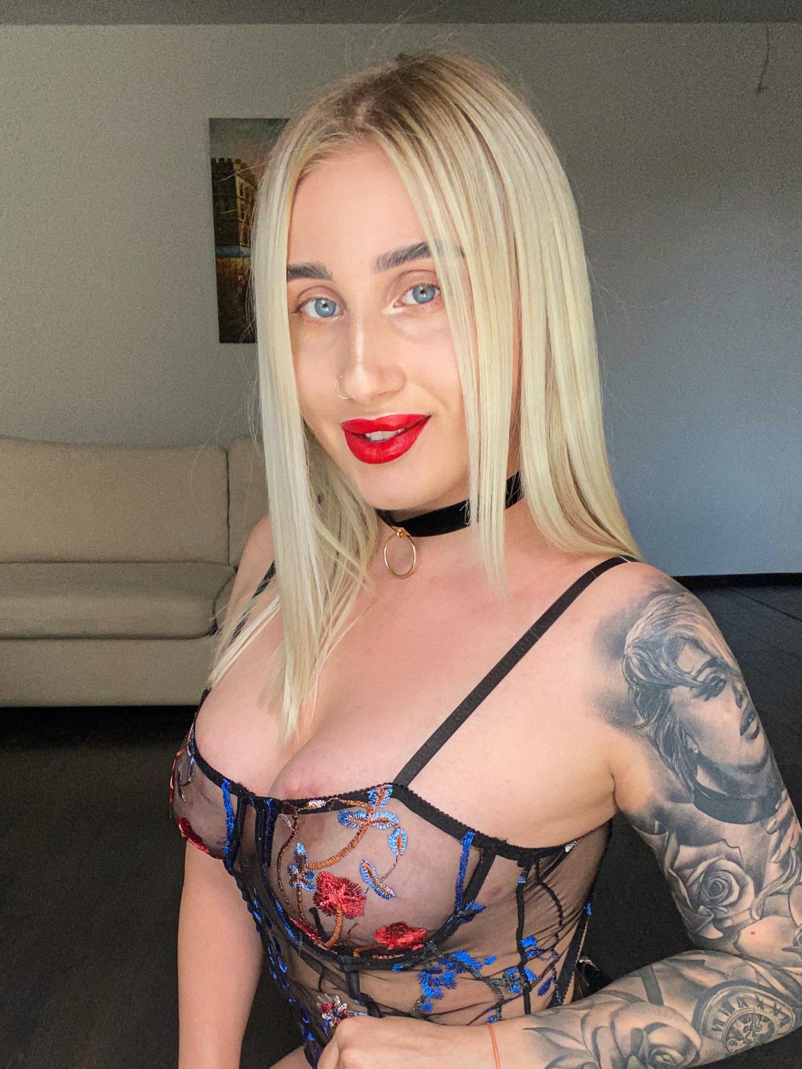 Molly_Bell profile image