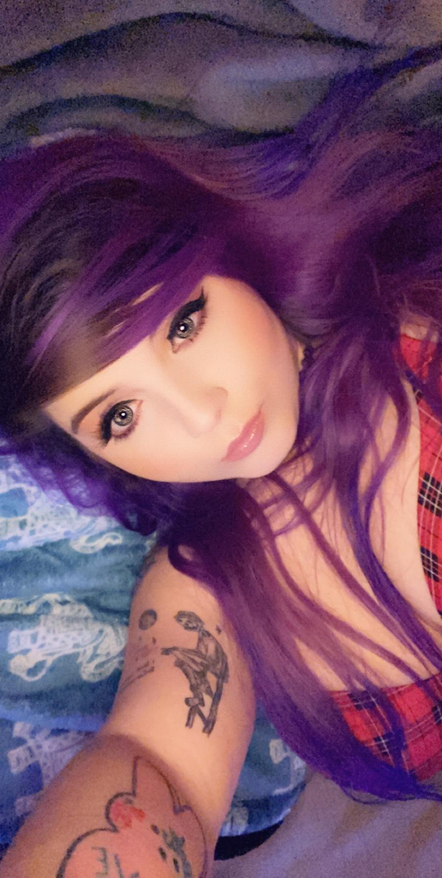 ur cute goth gf 🕸⚰️🖤 profile image