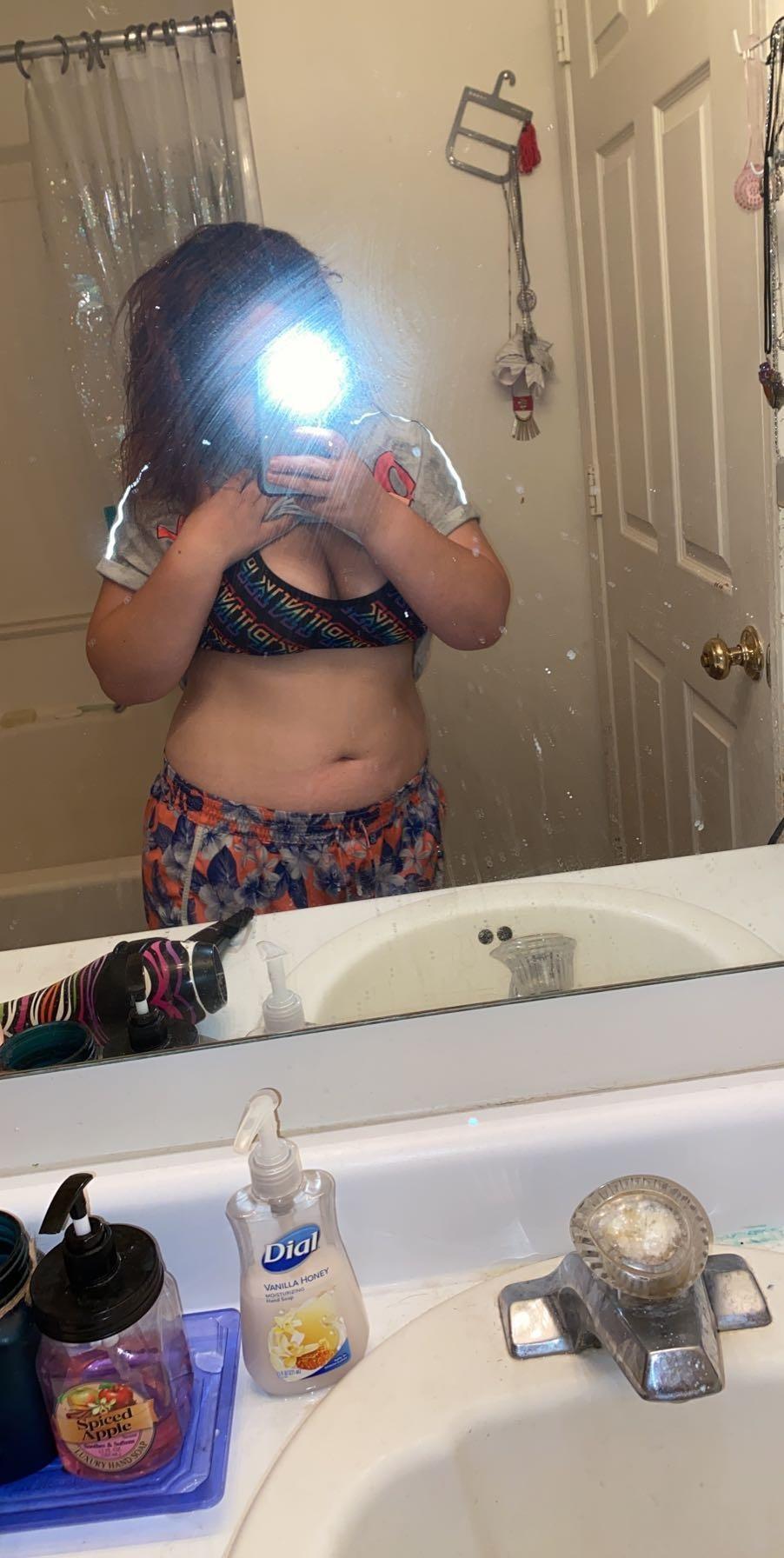 Hot lesbian profile image