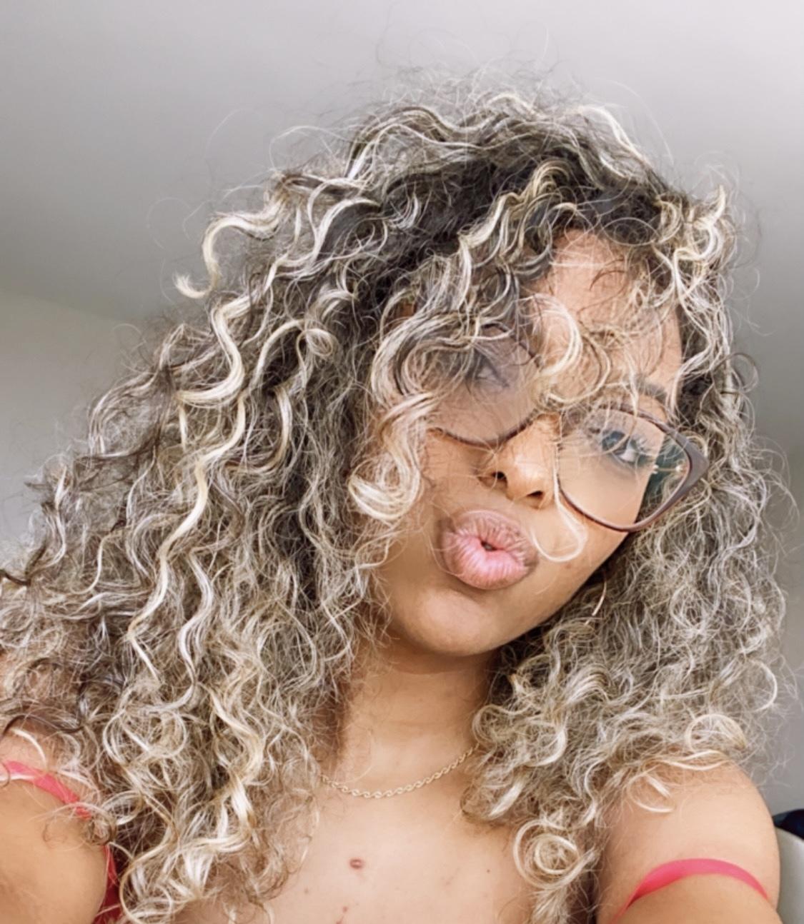 Viollet roses profile image