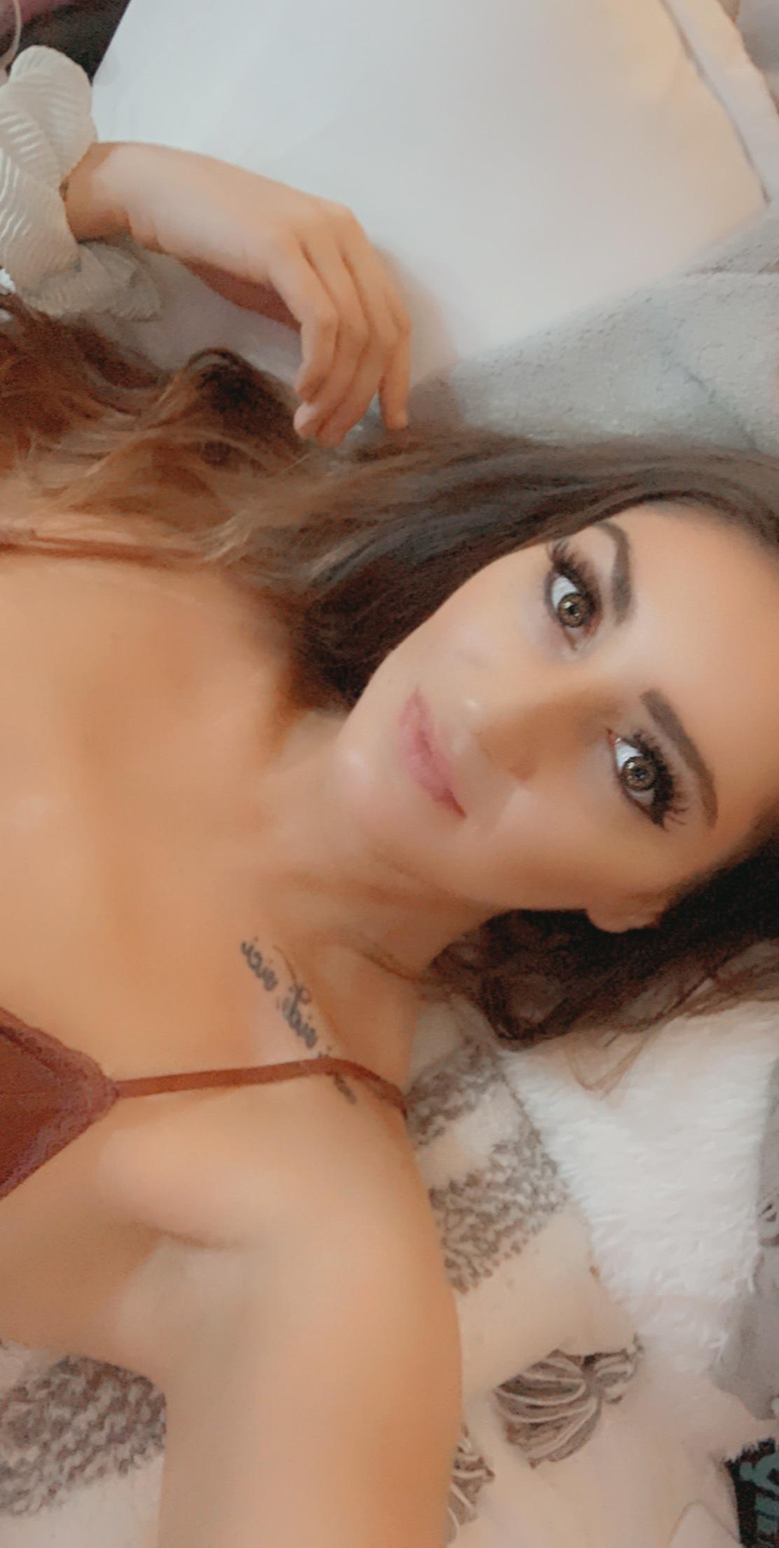 scarlet 💋🤍 profile image