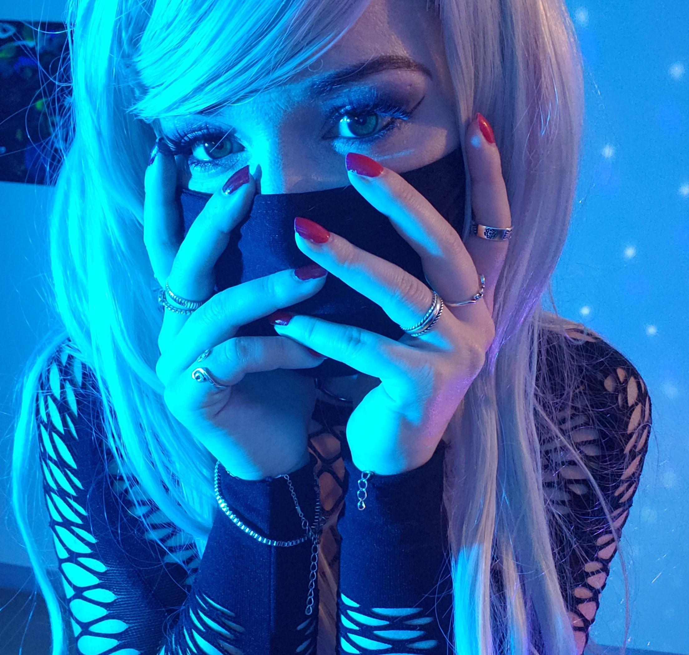 Smol Minxy - free page profile image