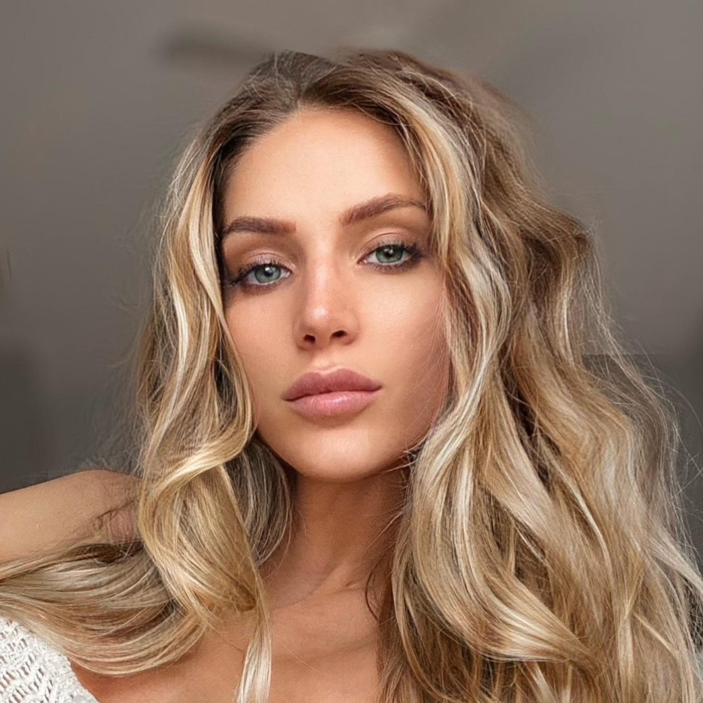 Holly Roxx profile image