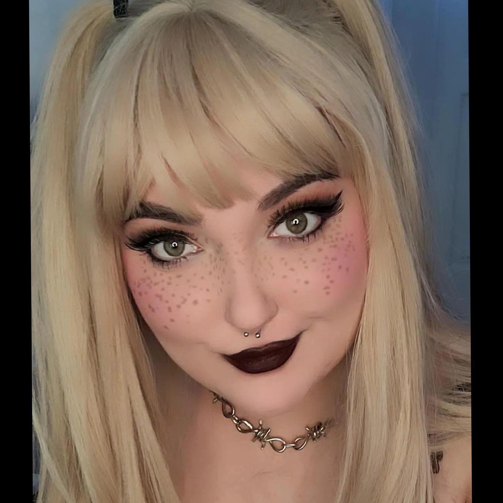 Roxy Munroe profile image