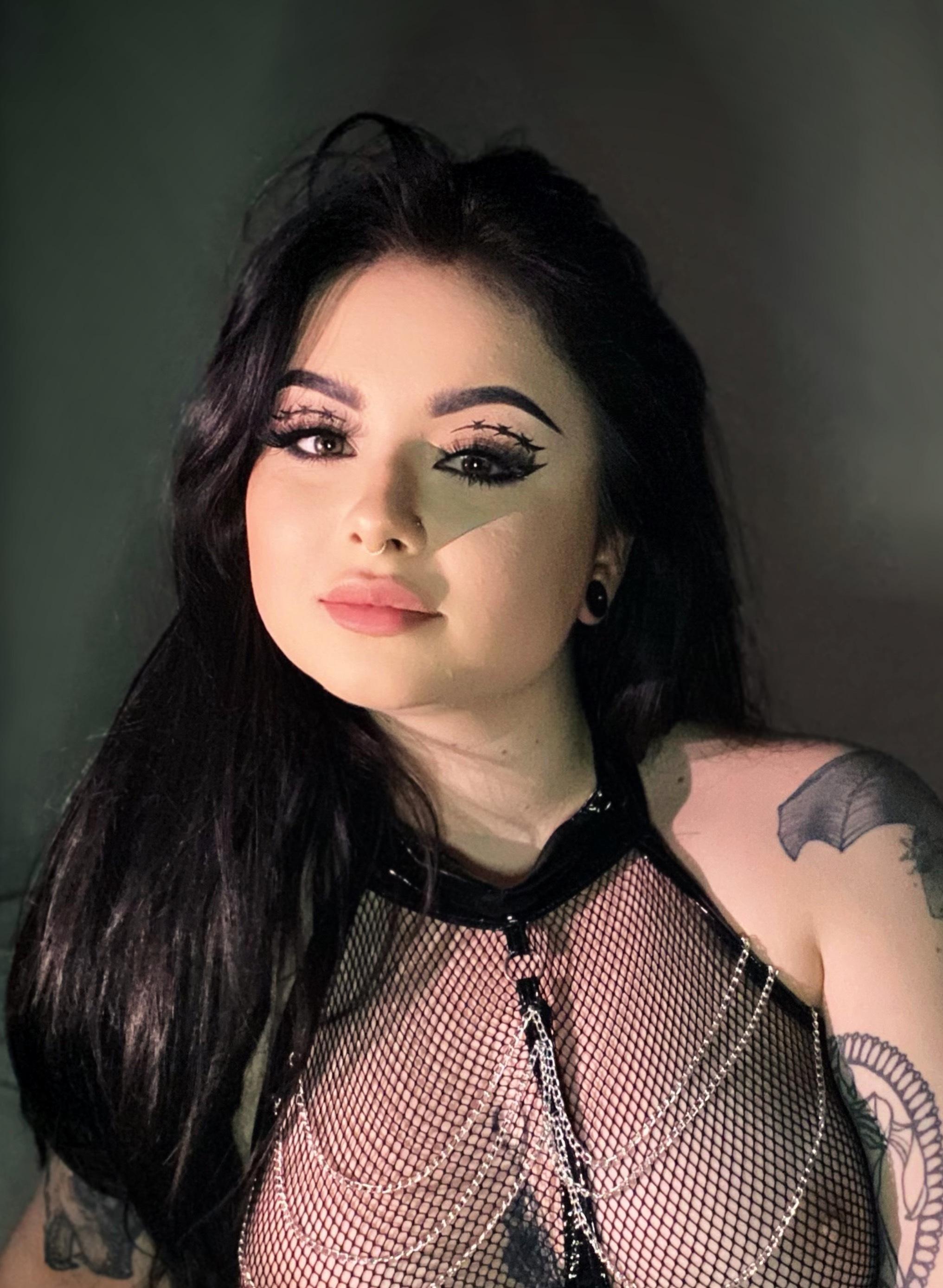 Emily Foxx profile image