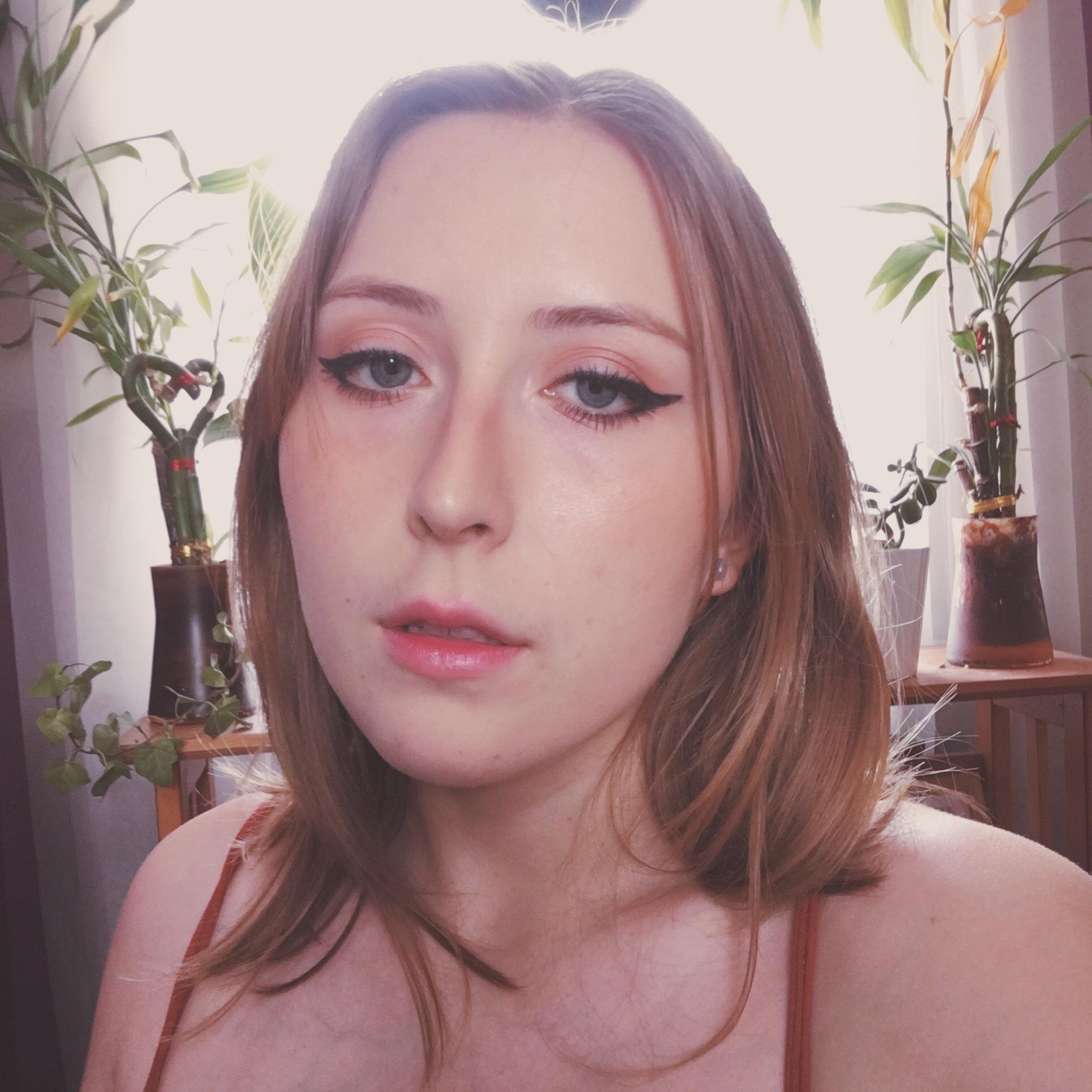 rae avery profile image