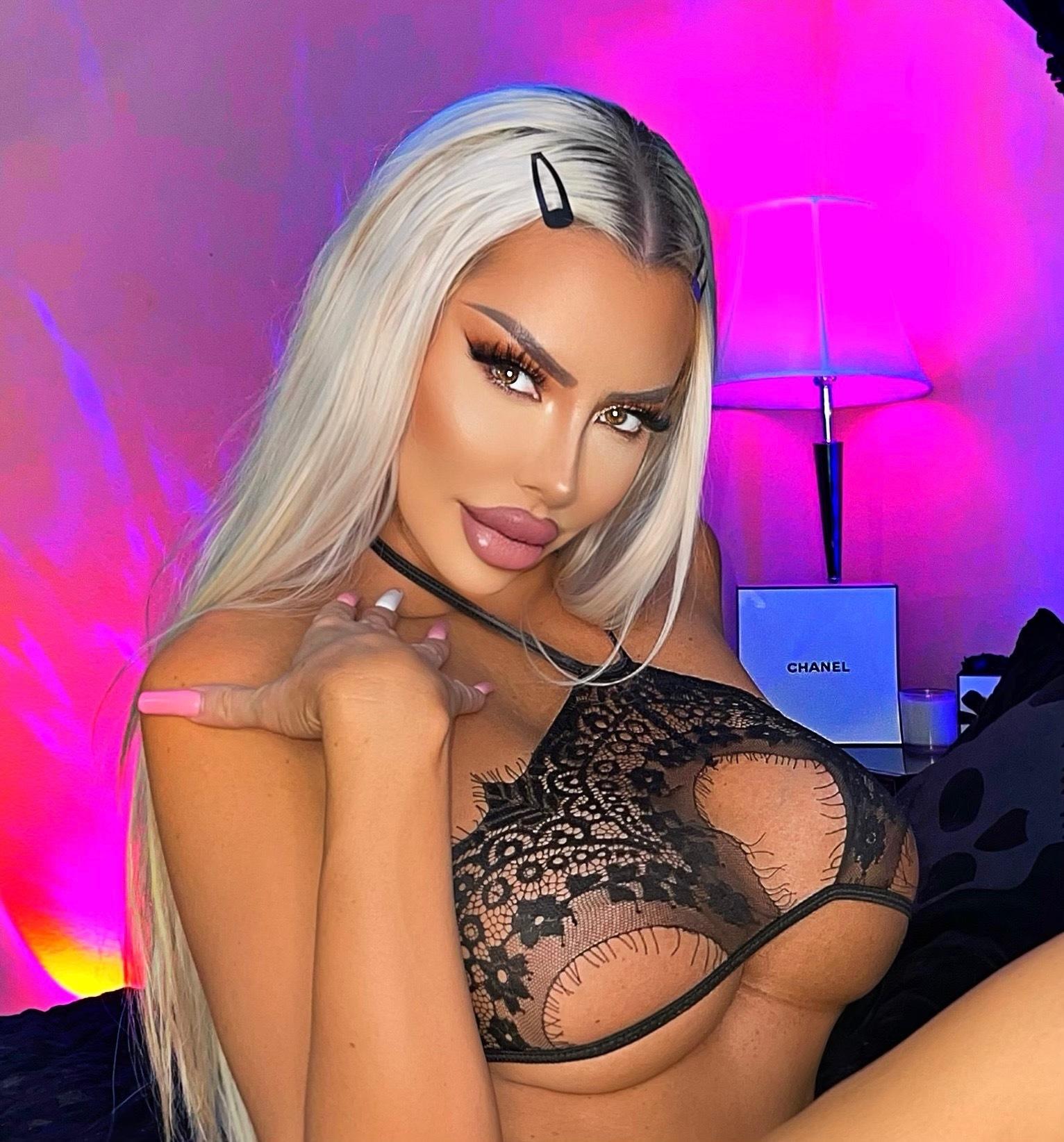 Courtney Taylor 👅 profile image