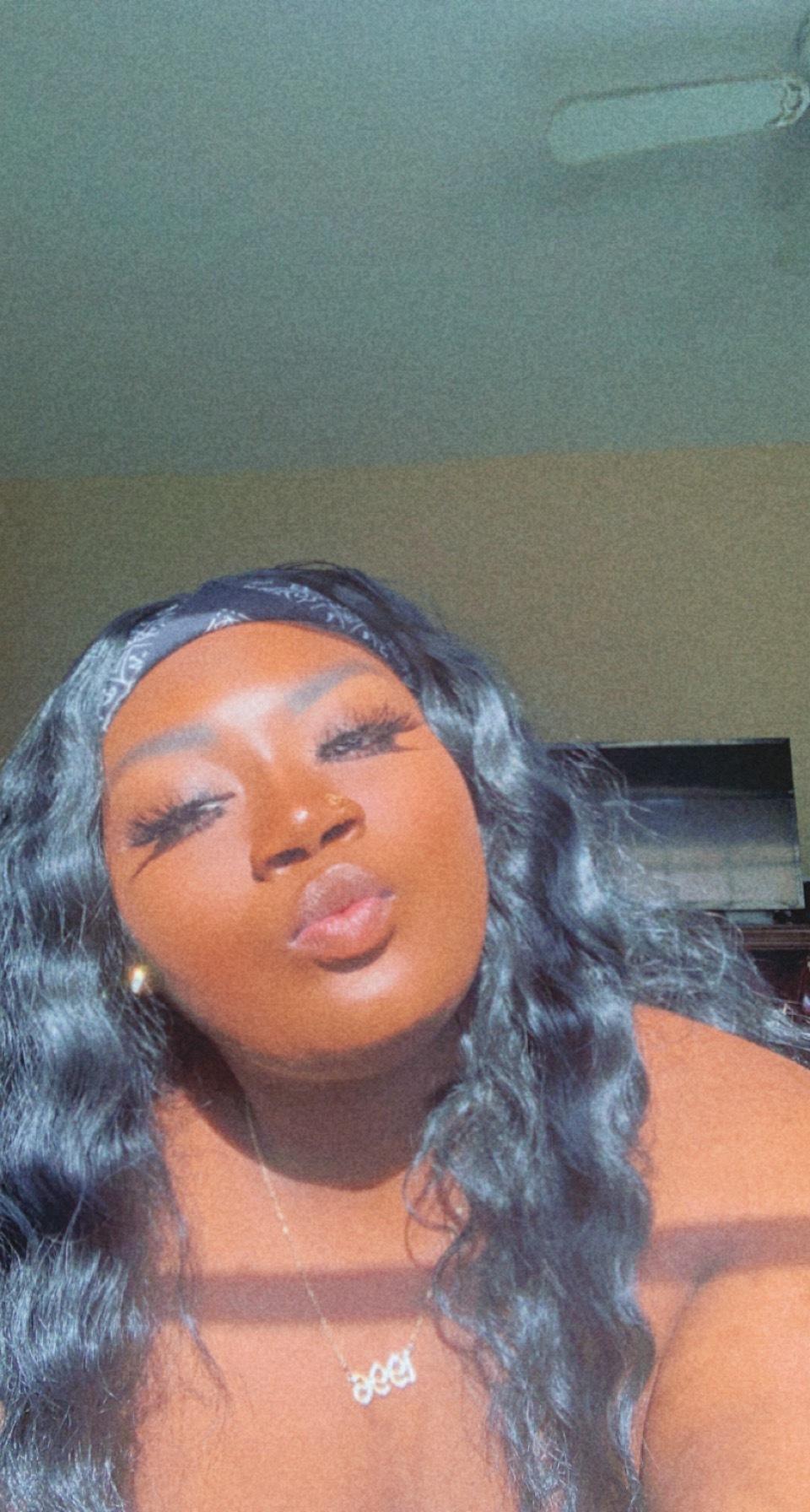 Q U E E N S T A R R I A 🖤🦋 profile image