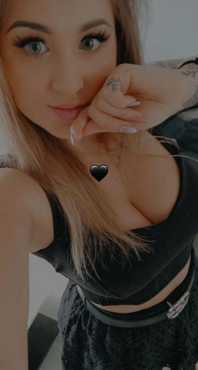 Blondyna.93 profile image