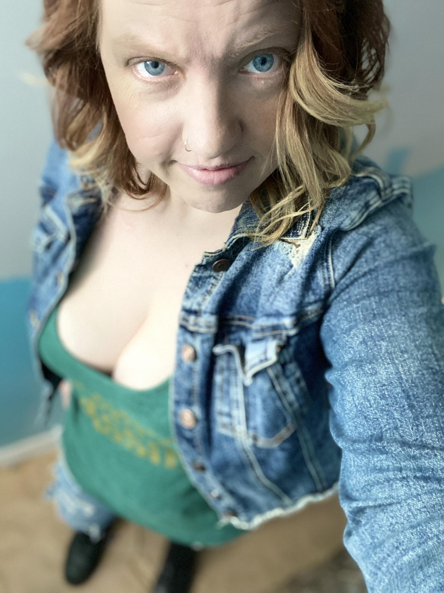 Midwest Mandy profile image