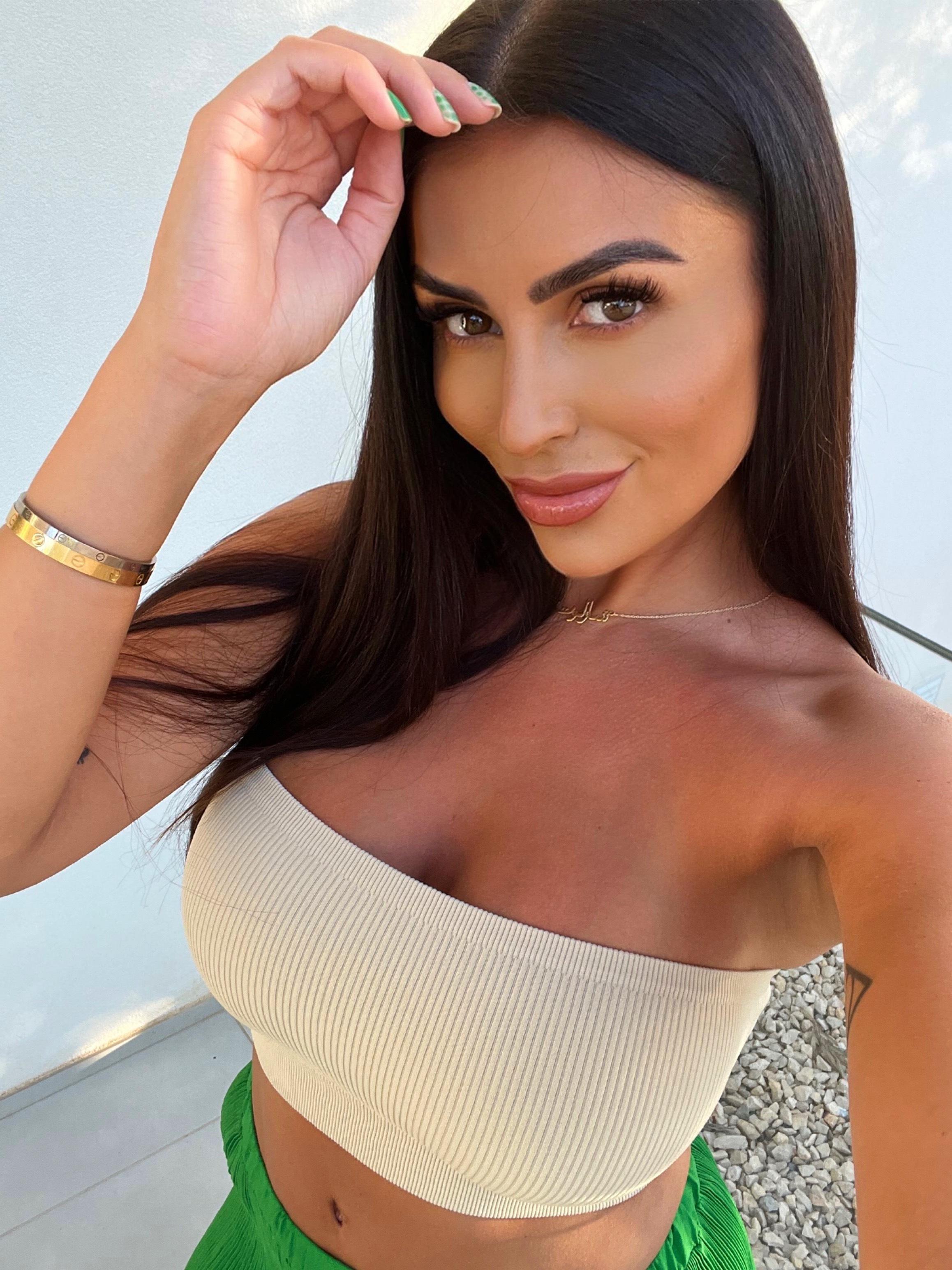 Yasmine Fox 🦊 GOING LIVE TODAY! profile image