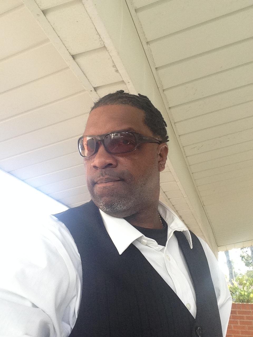 Lewiz tee profile image