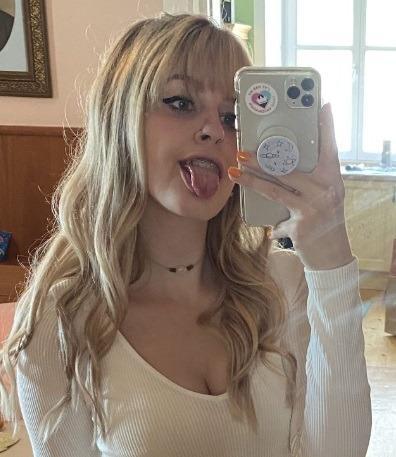 Free Phoebe 💕 profile image