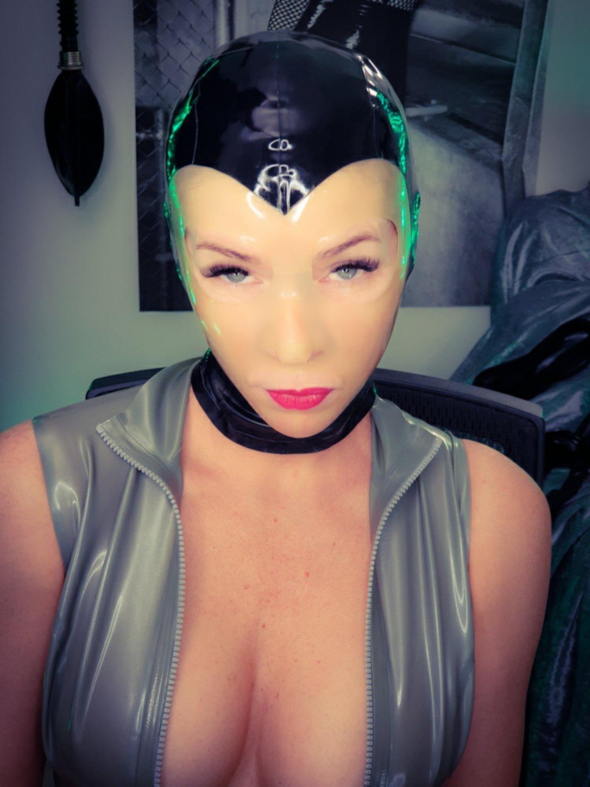 Latexrapture (Scarlett) profile image