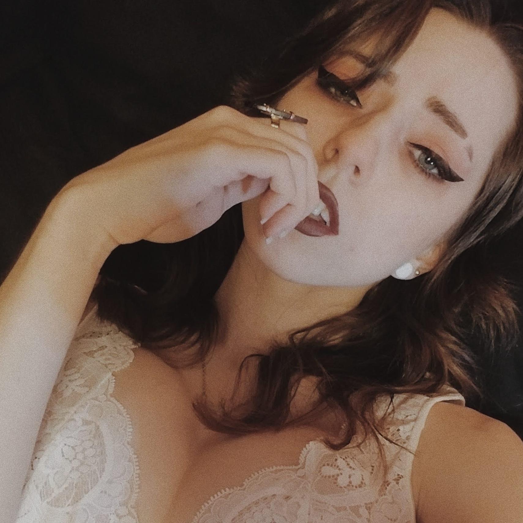 Bunnie 🐰🖤 profile image