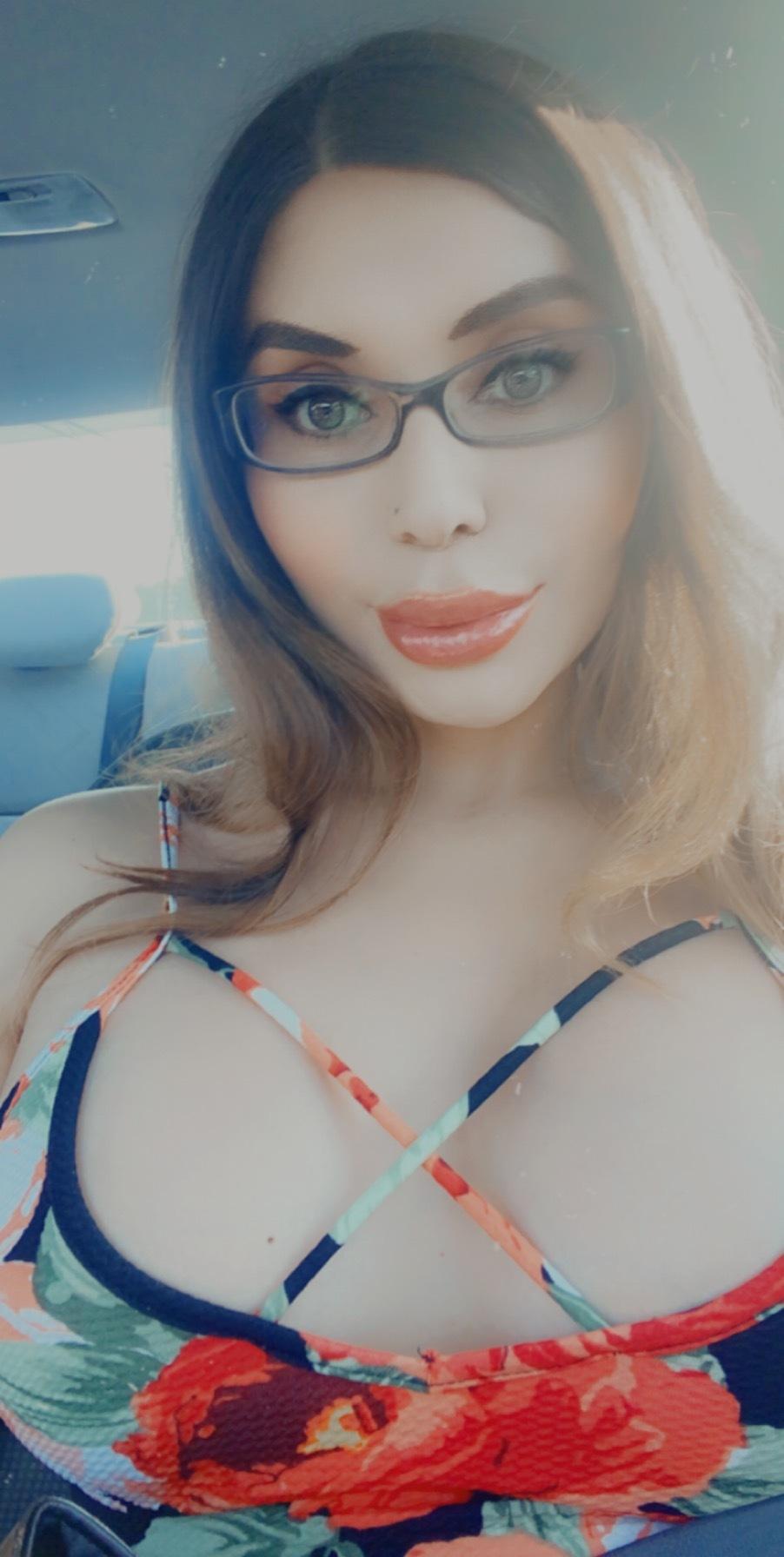 Artianna W. profile image