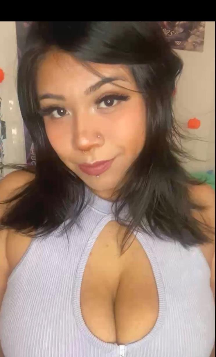Busty Cutie ~ profile image
