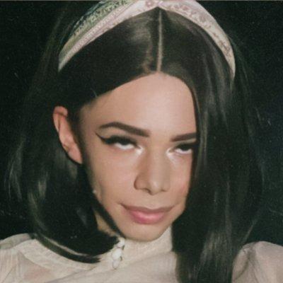 𝐅𝐥𝐨𝐫𝐚 profile image