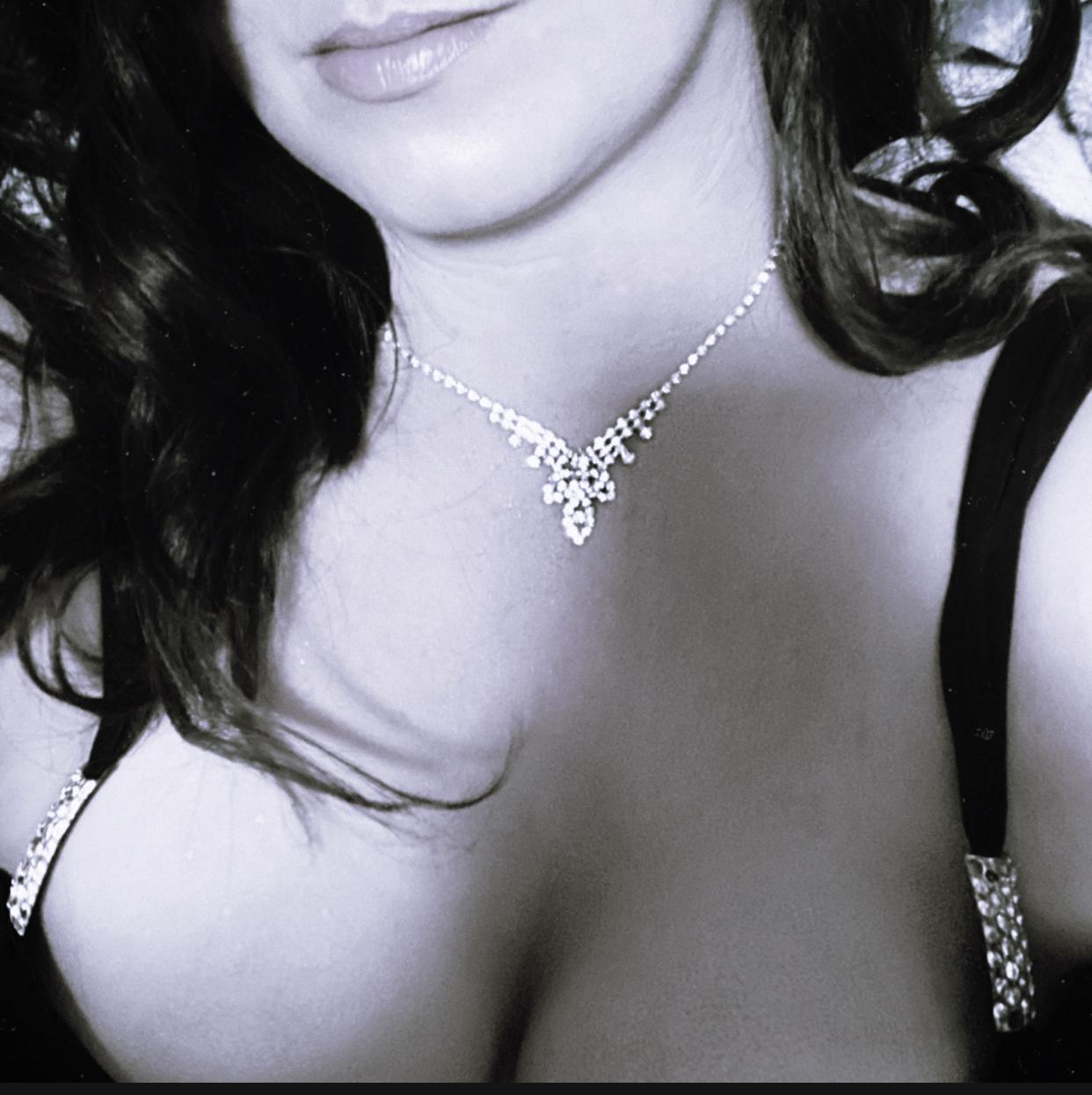 Clover Lips profile image