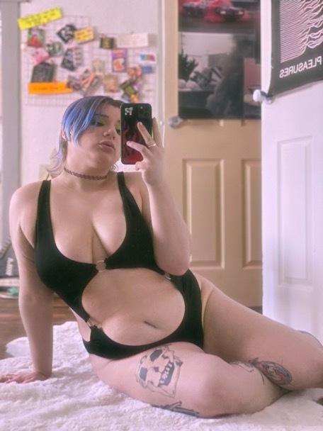 femme goth profile image