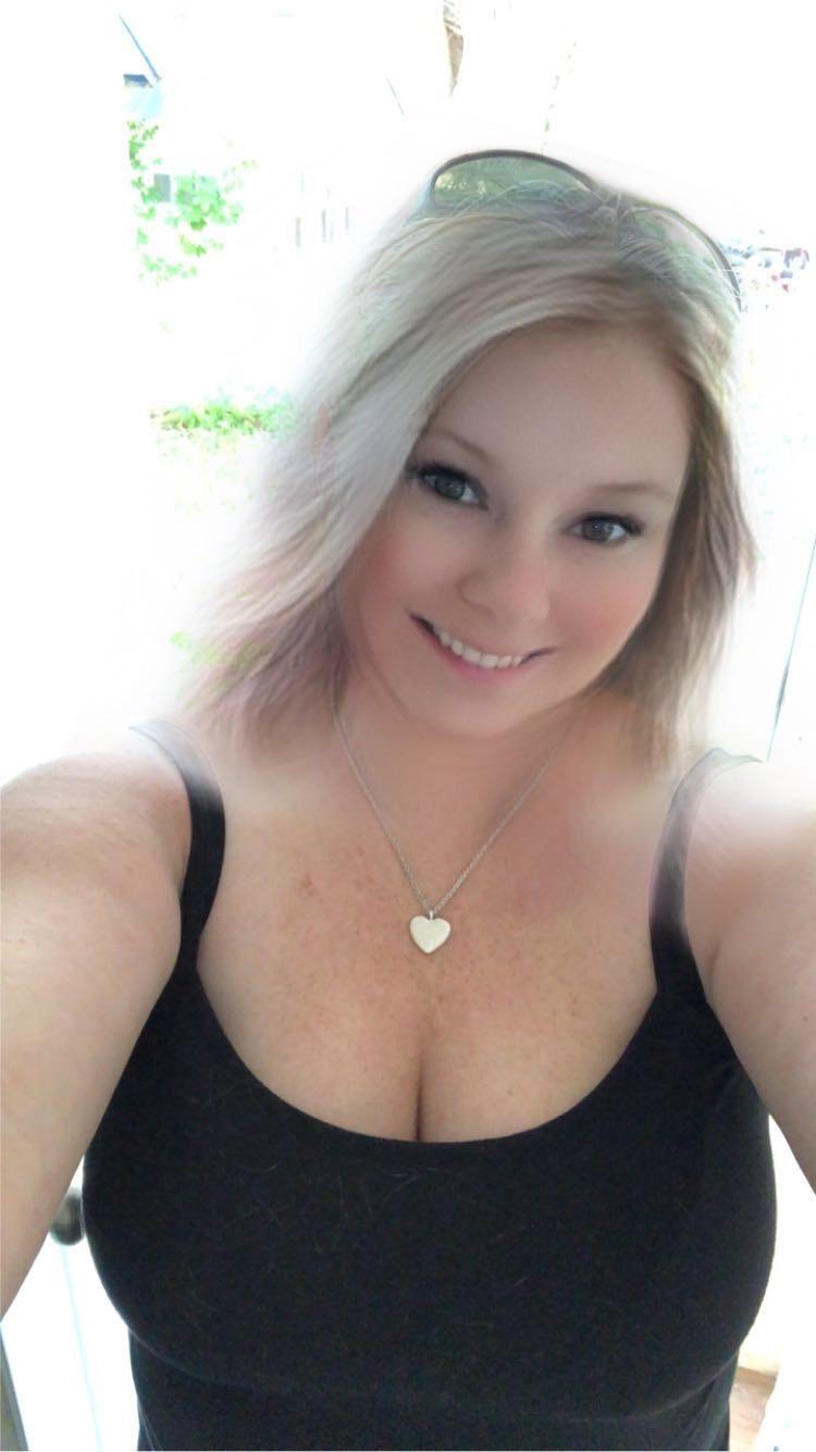 Naughty house wife profile image