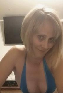 L Play profile image